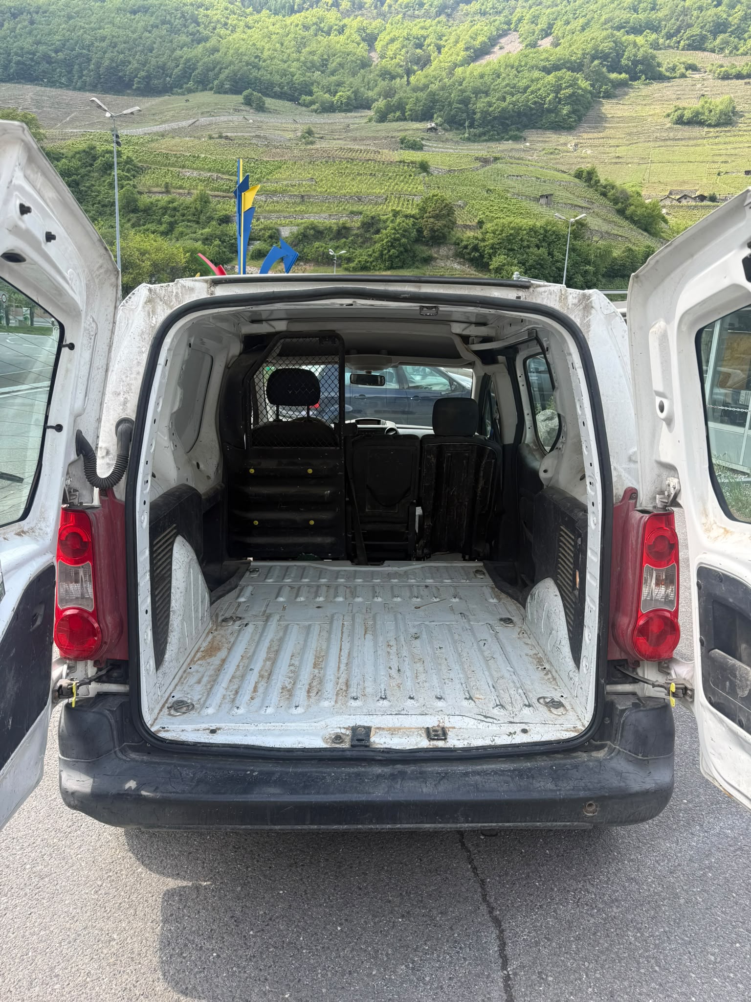 PEUGEOT Partner 1.6i Urban-image-2