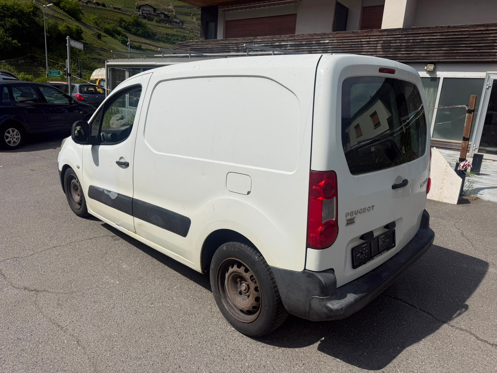 PEUGEOT Partner 1.6i Urban-image-5