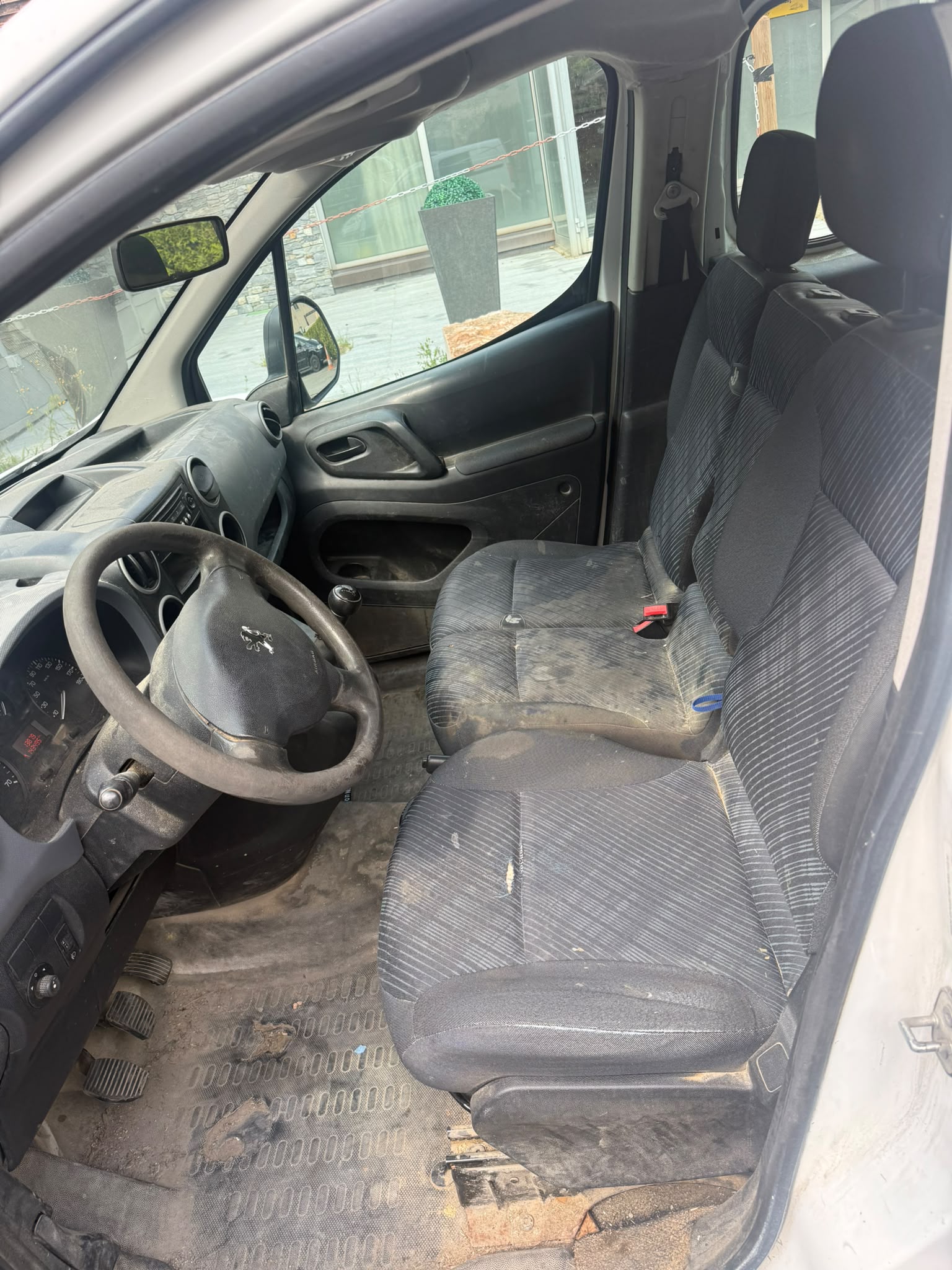PEUGEOT Partner 1.6i Urban-image-6
