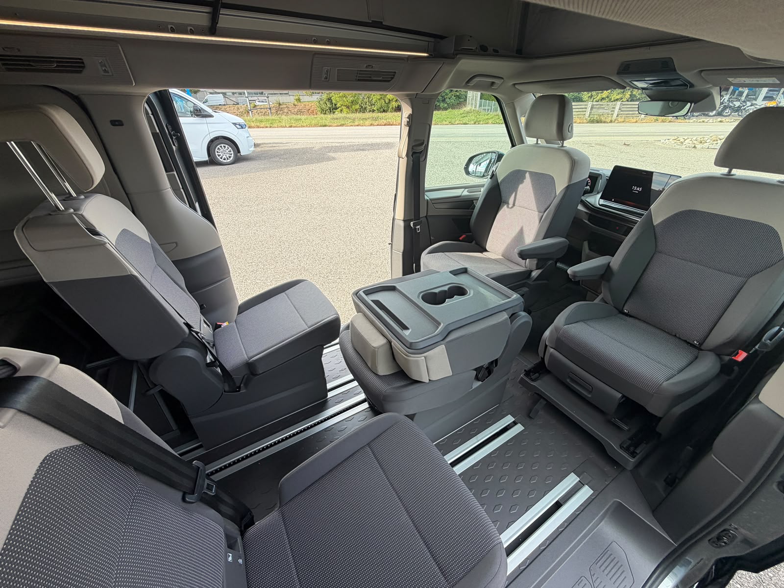 VW California eHybrid 4x4 Beach Tour Liberty 4Motion mit 5-Sitzplätzen-image-4