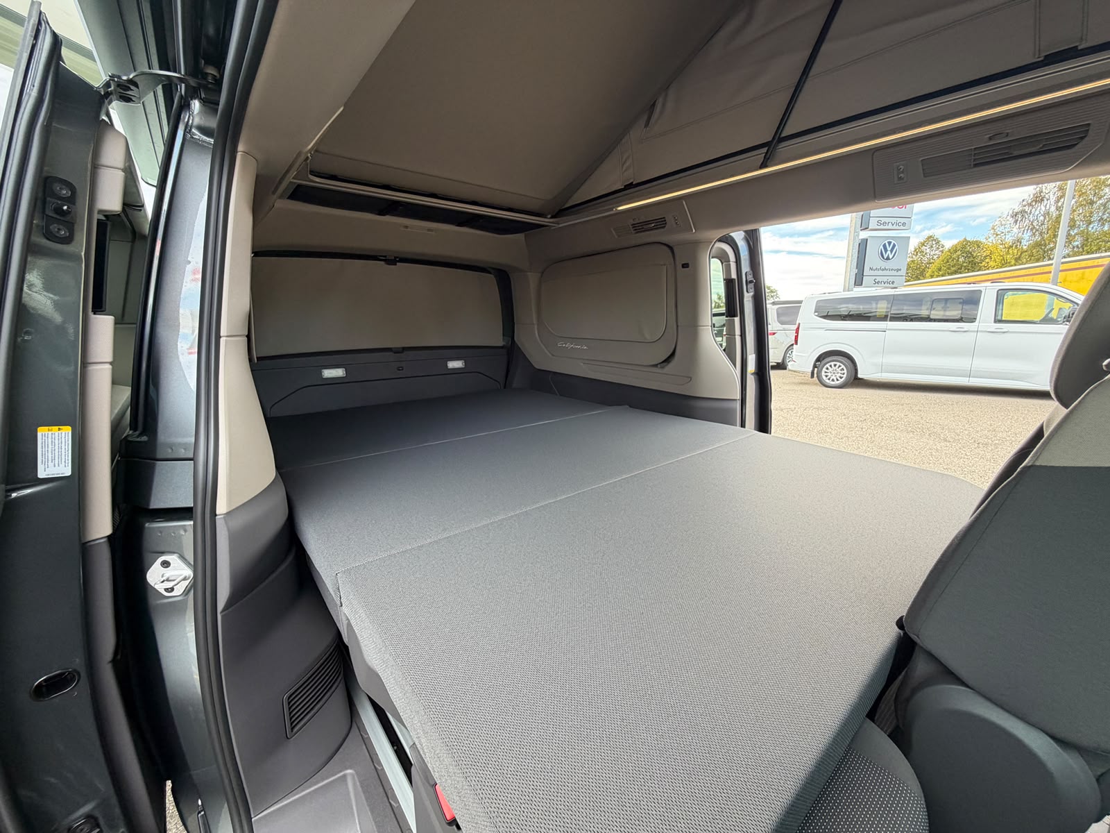 VW California eHybrid 4x4 Beach Tour Liberty 4Motion mit 5-Sitzplätzen-image-7