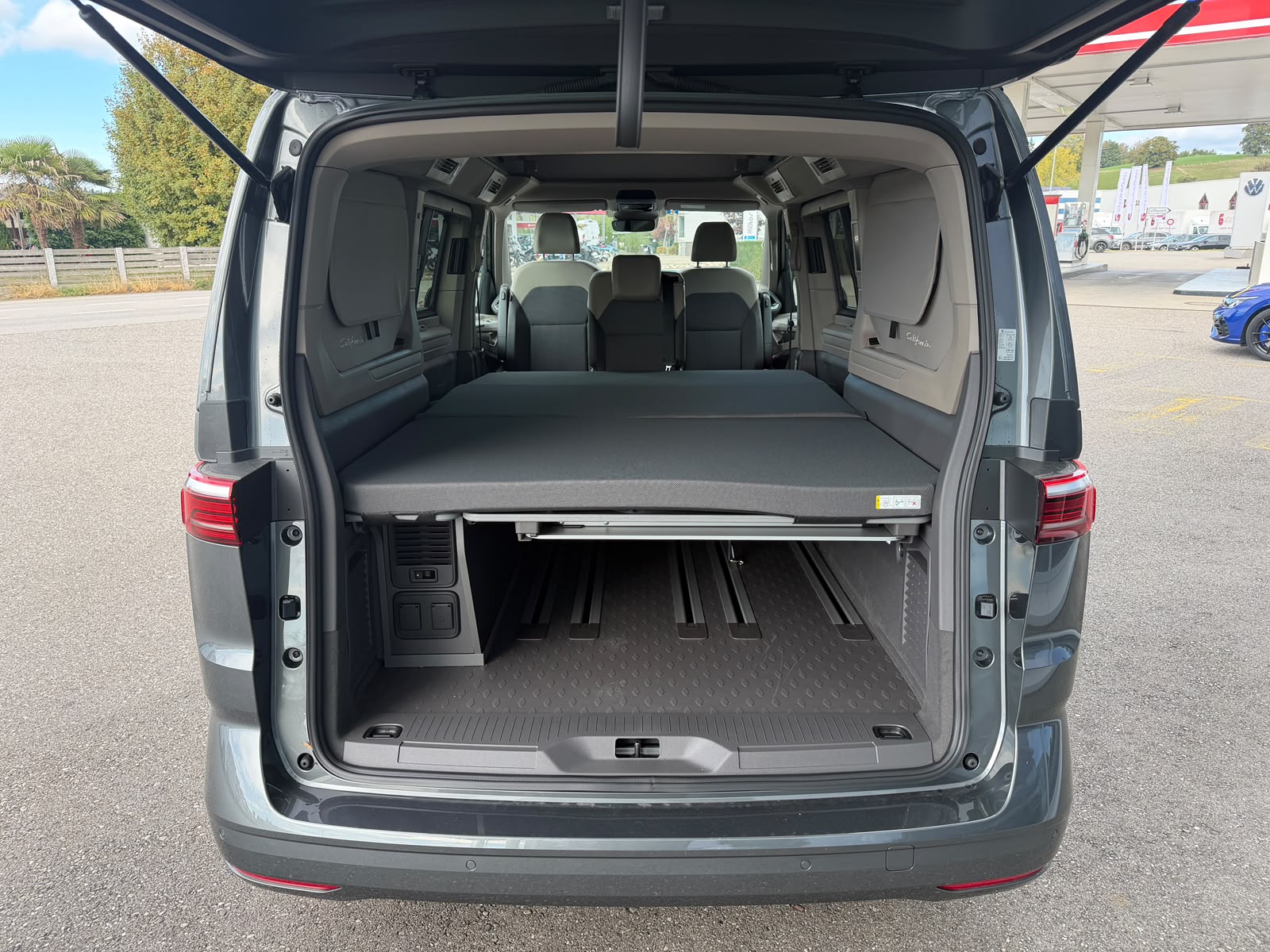 VW California eHybrid 4x4 Beach Tour Liberty 4Motion mit 5-Sitzplätzen-image-9