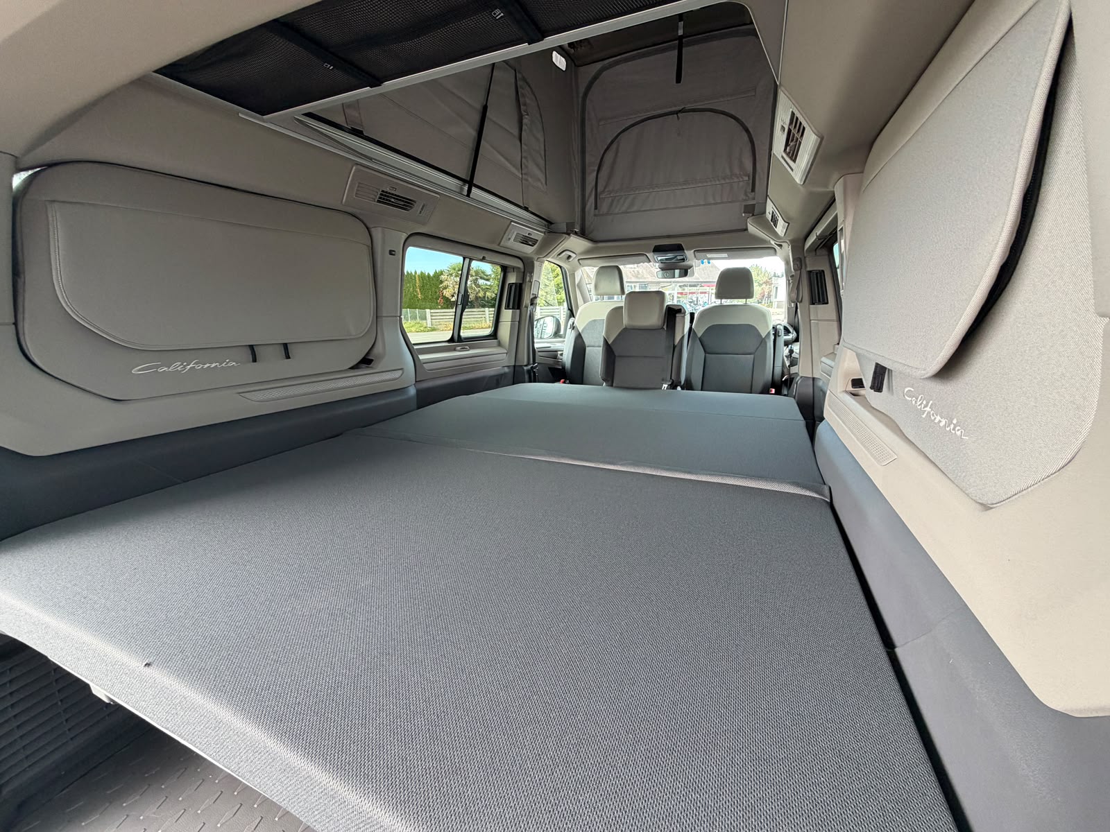 VW California eHybrid 4x4 Beach Tour Liberty 4Motion mit 5-Sitzplätzen-image-8
