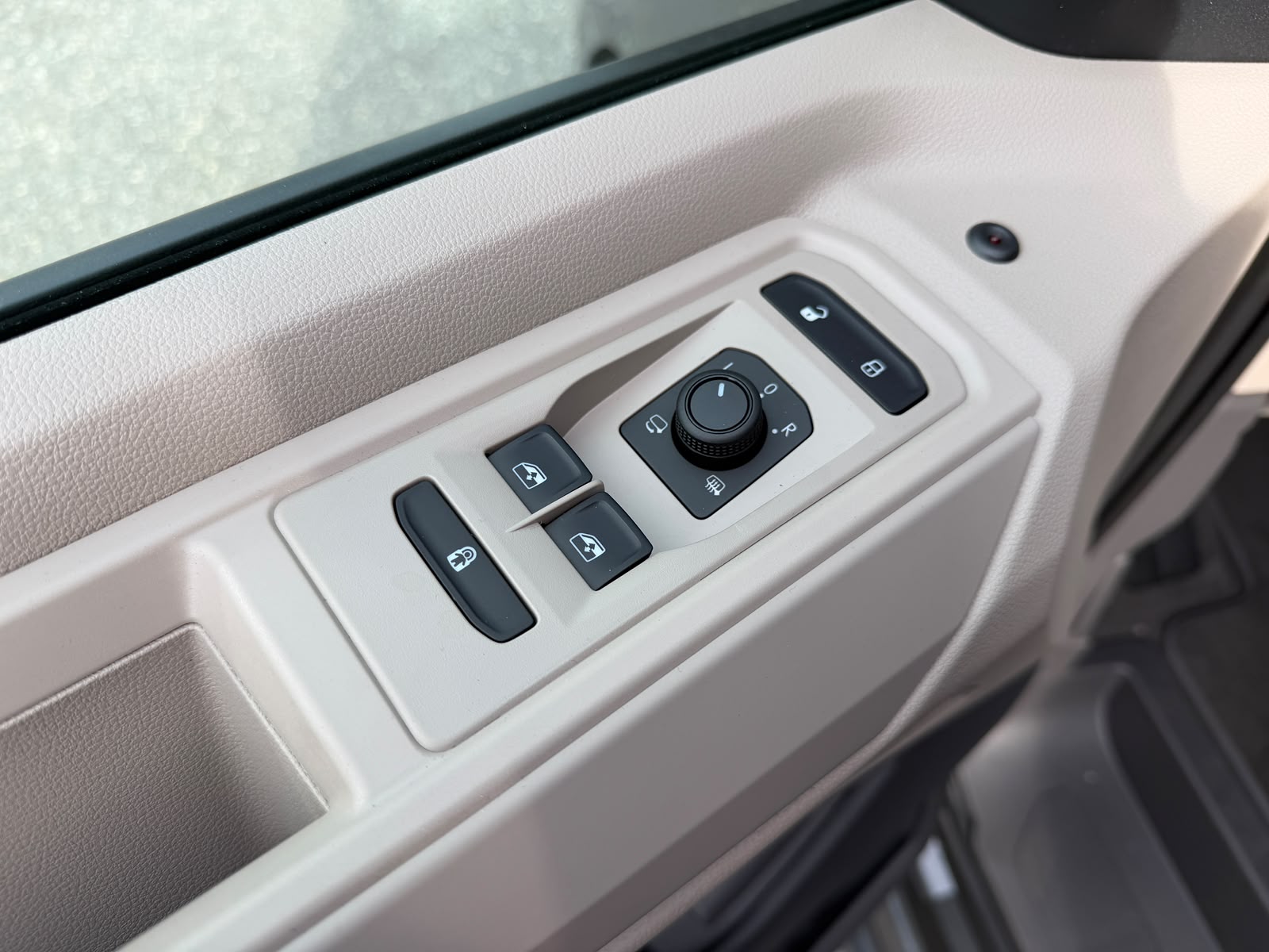 VW California eHybrid 4x4 Beach Tour Liberty 4Motion mit 5-Sitzplätzen-image-22