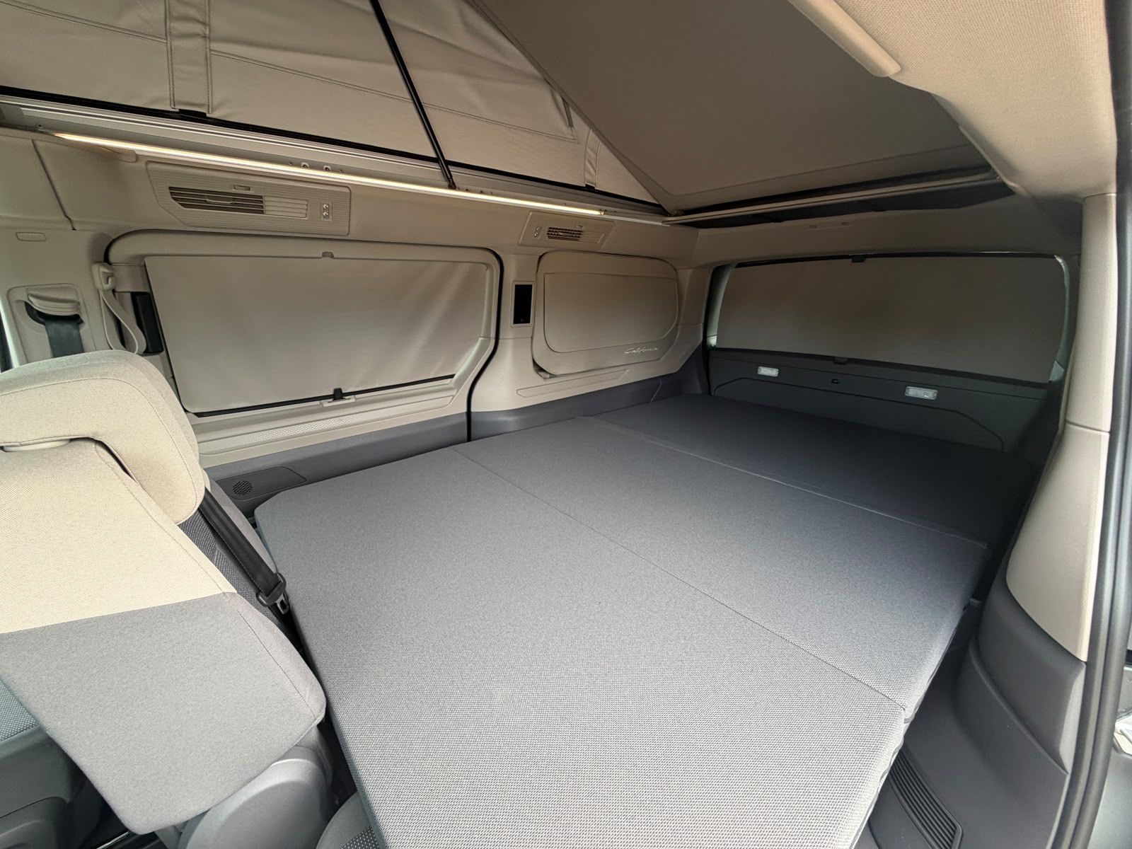 VW California eHybrid 4x4 Beach Tour Liberty 4Motion mit 5-Sitzplätzen-image-6