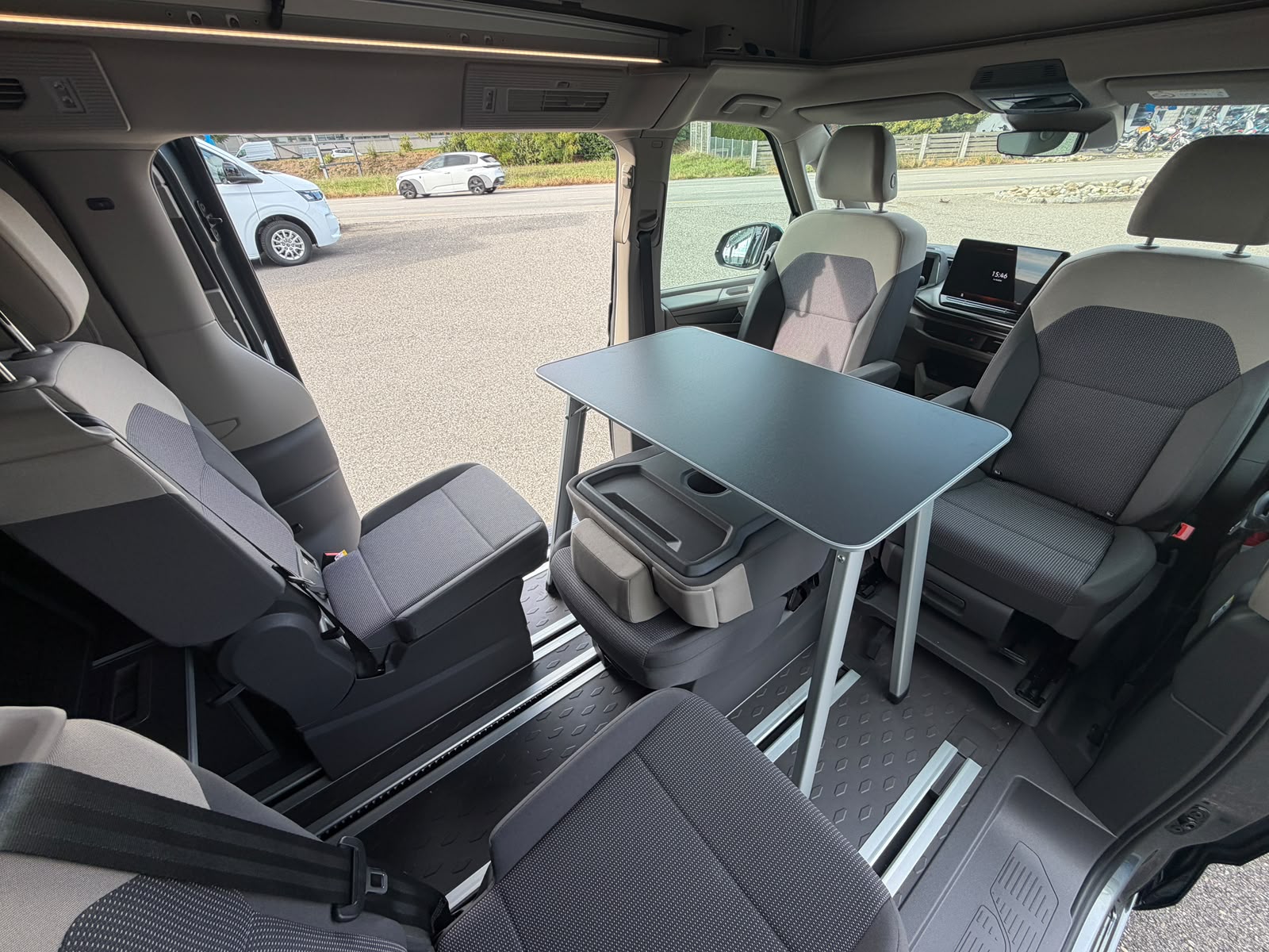 VW California eHybrid 4x4 Beach Tour Liberty 4Motion mit 5-Sitzplätzen-image-5