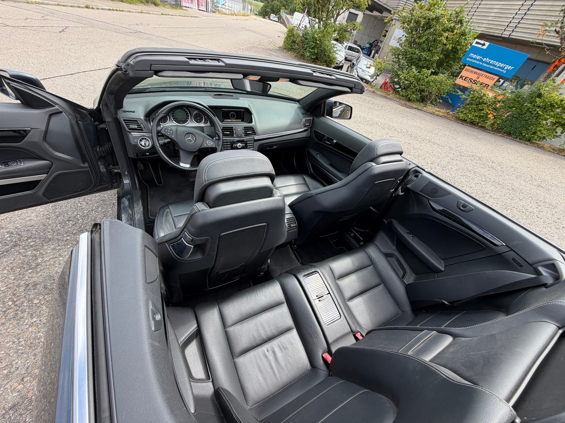 MERCEDES-BENZ E 200 CGI BlueEfficiency Automatic-image-9