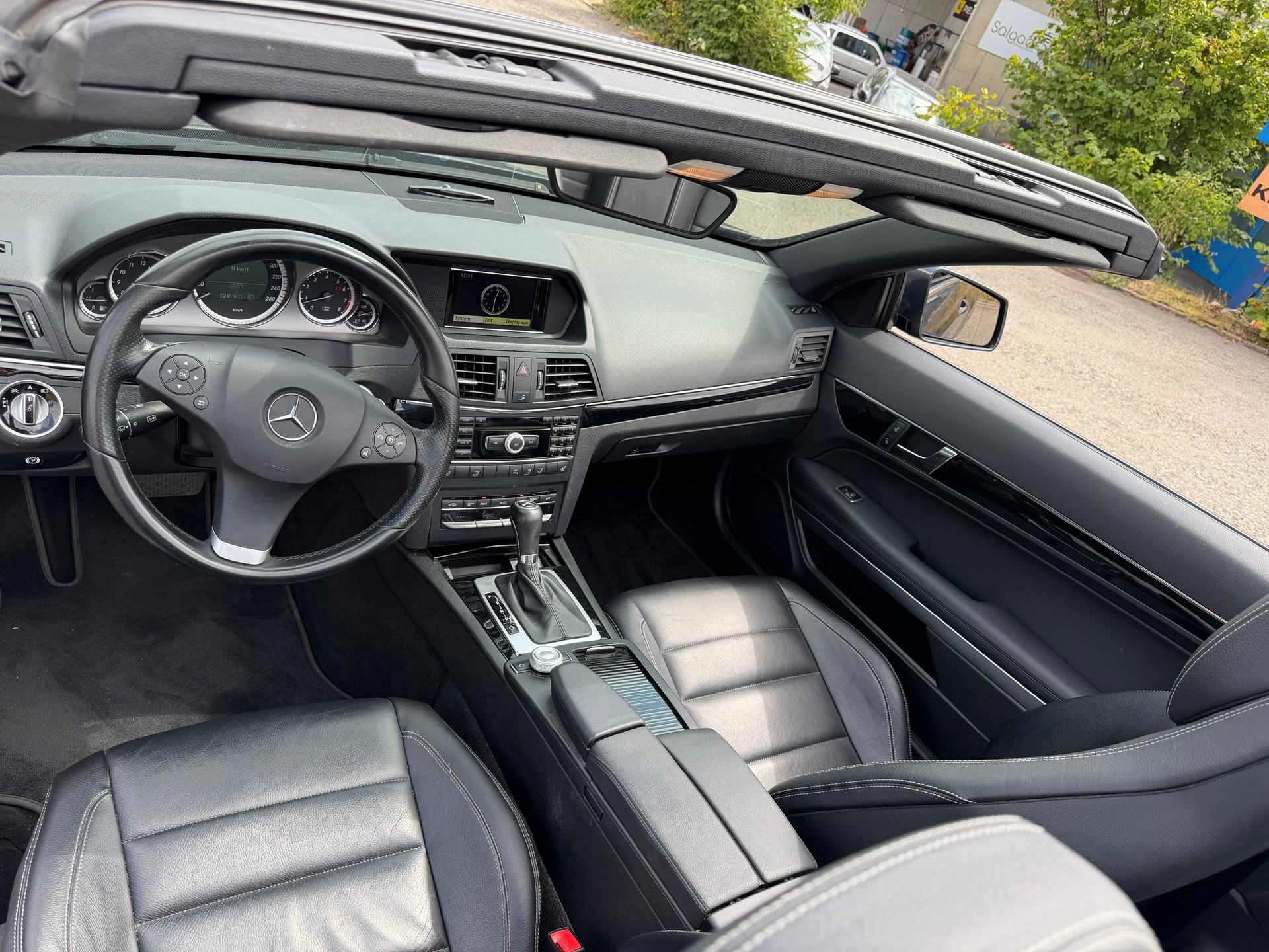 MERCEDES-BENZ E 200 CGI BlueEfficiency Automatic-image-8