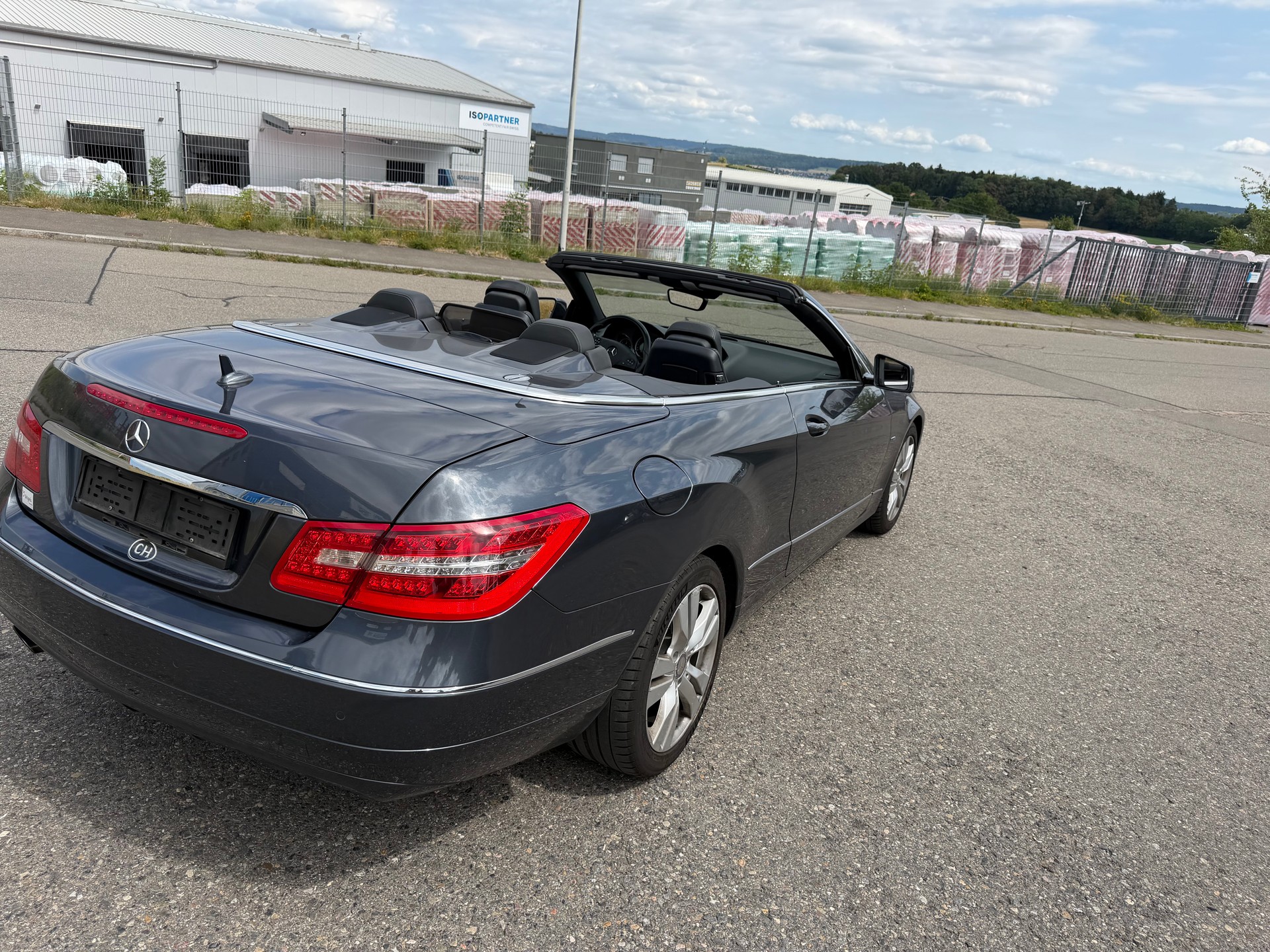 MERCEDES-BENZ E 200 CGI BlueEfficiency Automatic-image-3