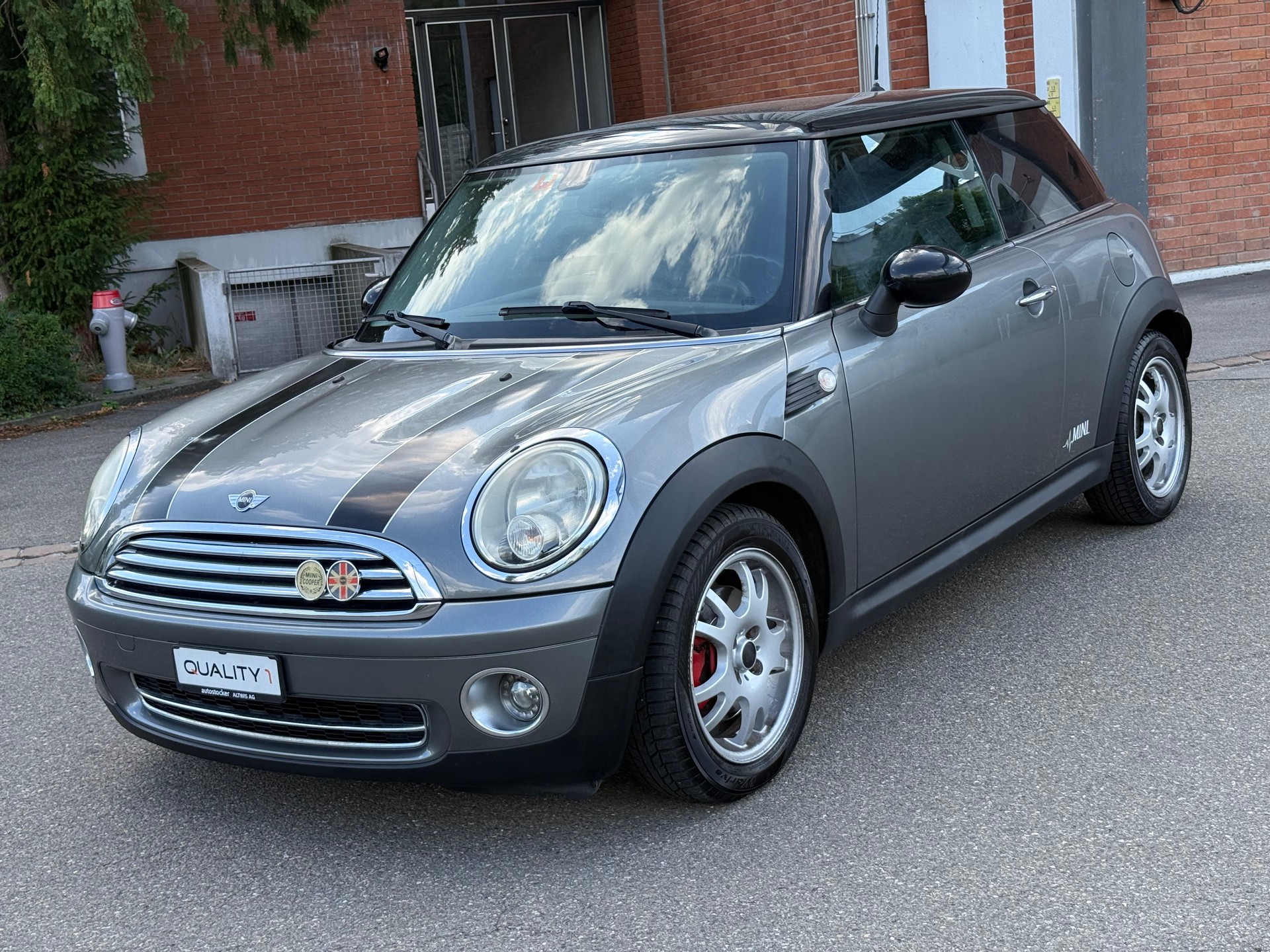 MINI Cooper Steptronic-image-2