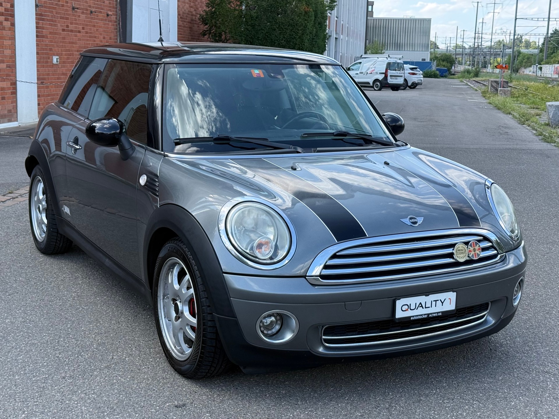 MINI Cooper Steptronic-image-1