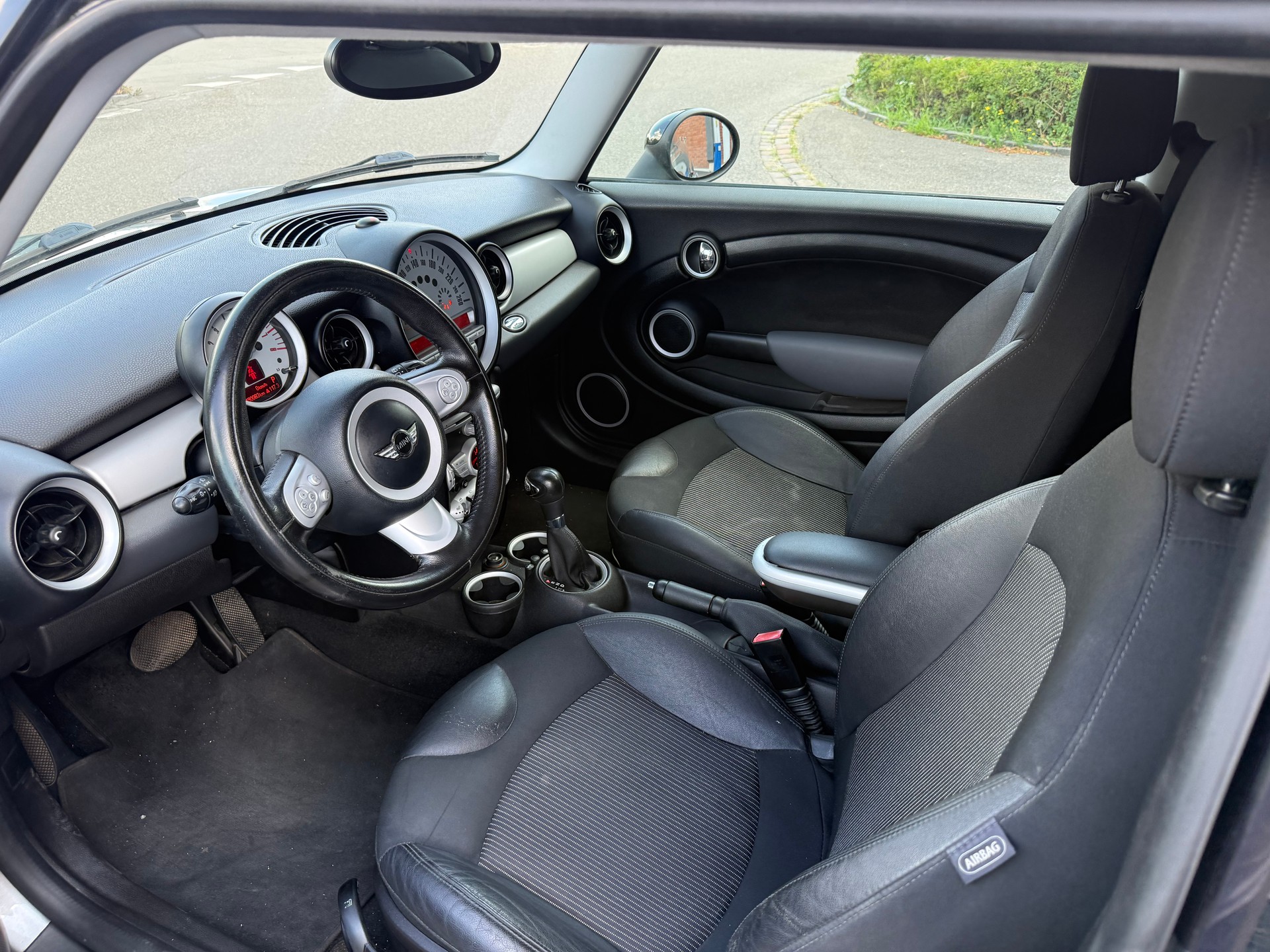 MINI Cooper Steptronic-image-5