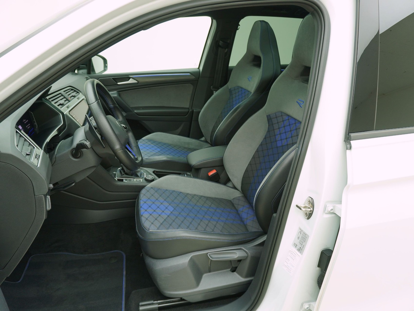 VW Tiguan 2.0 TSI DSG R Black Style 4Motion-image-9