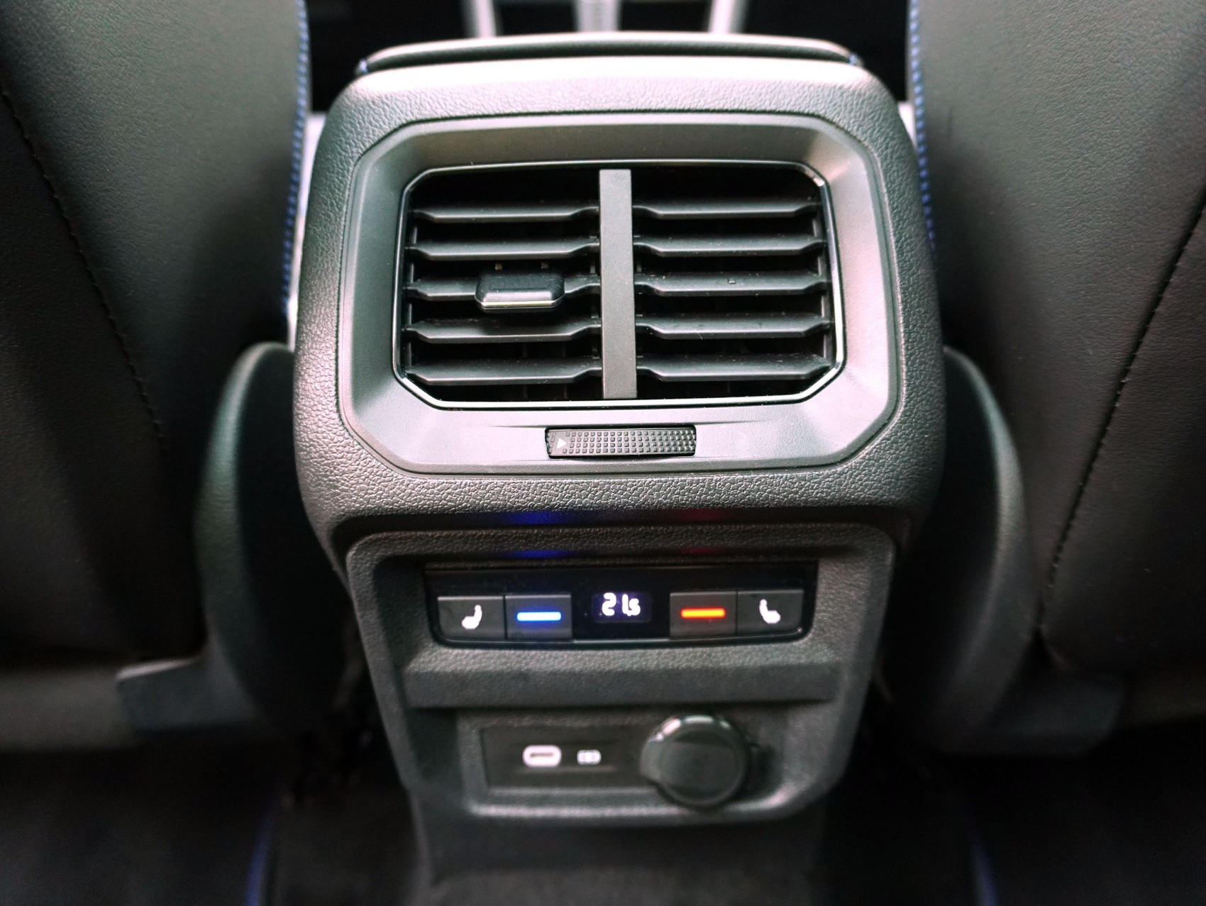 VW Tiguan 2.0 TSI DSG R Black Style 4Motion-image-12