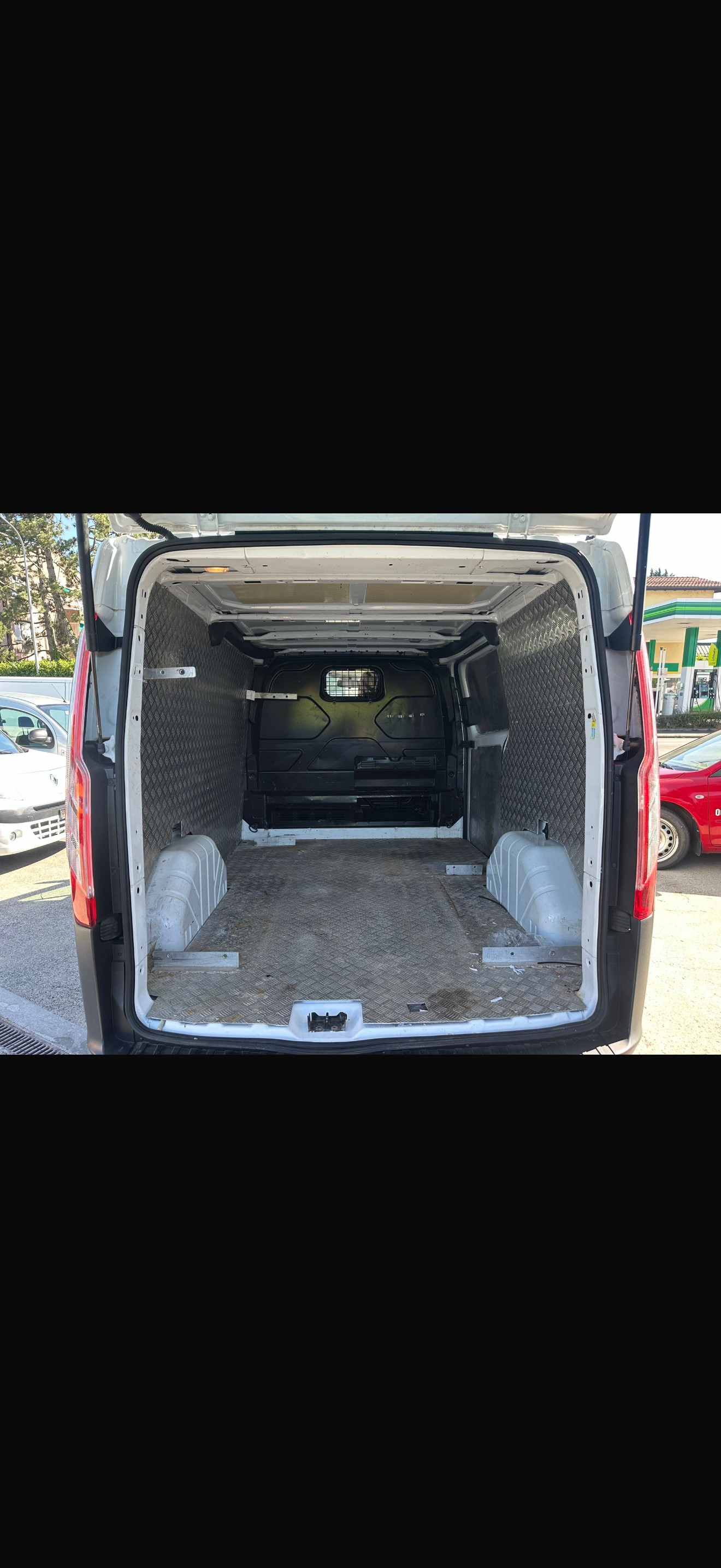 FORD Transit Custom Van 270 L1H1 Startup-image-9