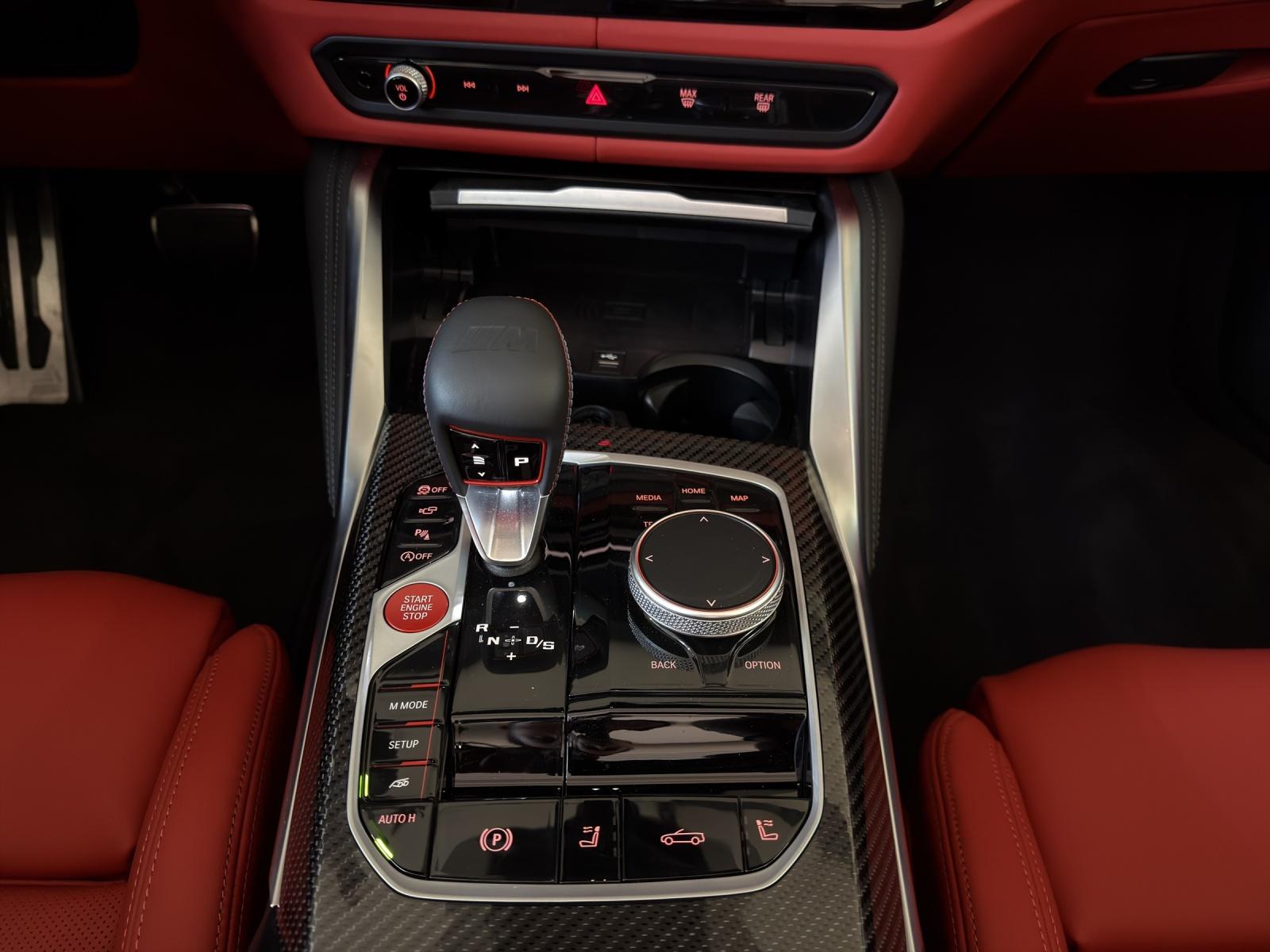 BMW M4 Competition xDrive Cabrio-image-18