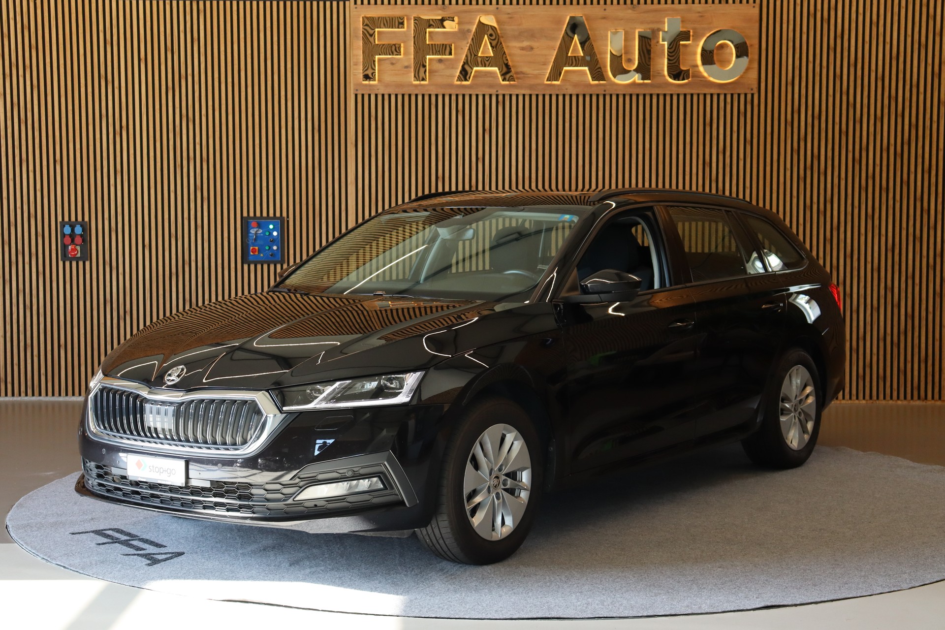 SKODA Octavia Combi 2.0 TDI Ambition 4x4 DSG-image-0