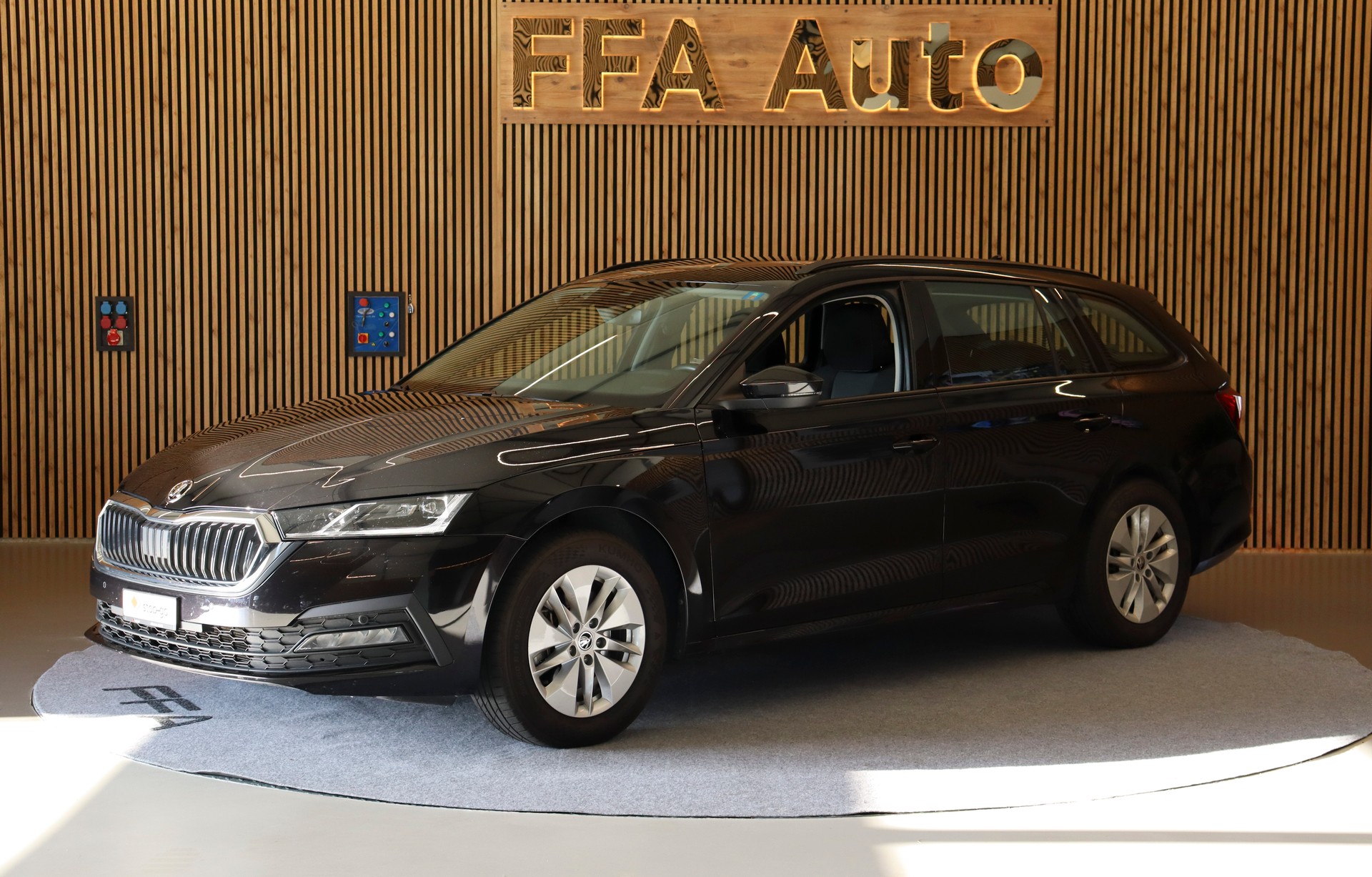 SKODA Octavia Combi 2.0 TDI Ambition 4x4 DSG-image-1