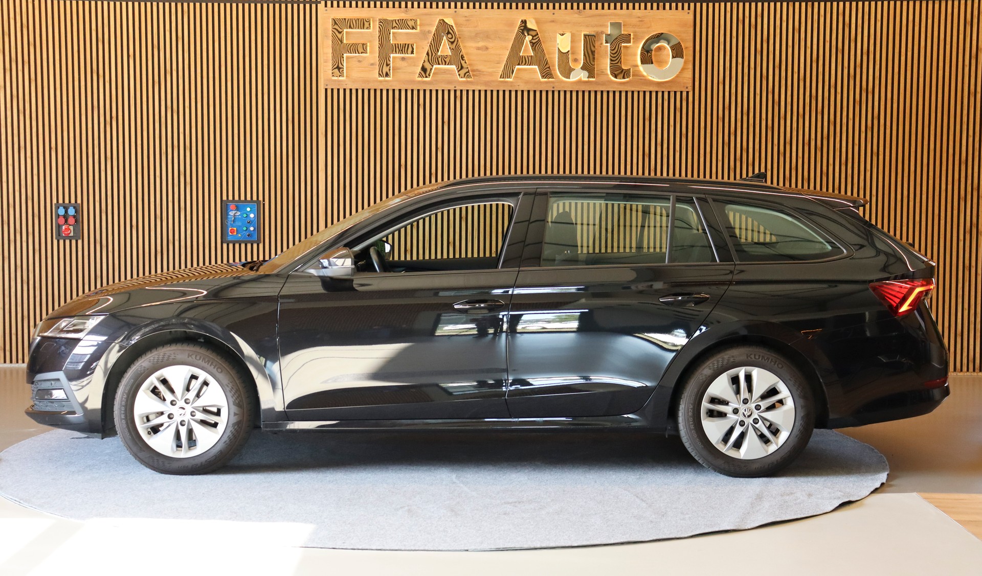 SKODA Octavia Combi 2.0 TDI Ambition 4x4 DSG-image-10