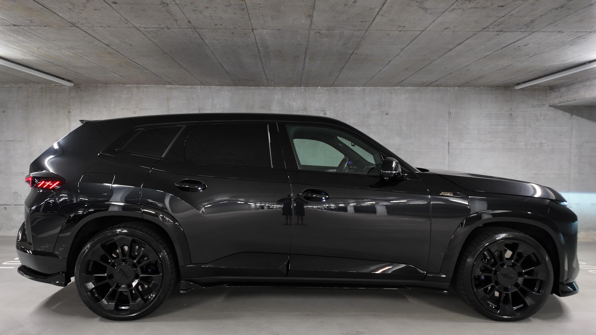 BMW XM xDrive PHEV Steptronic-image-3