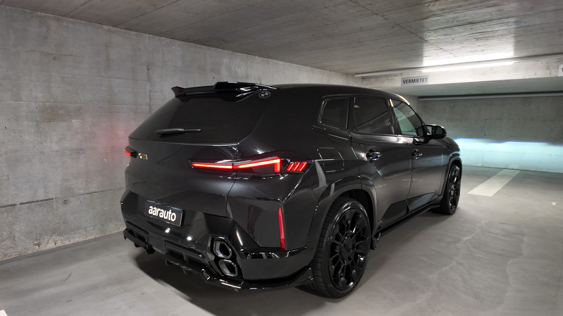 BMW XM xDrive PHEV Steptronic-image-4