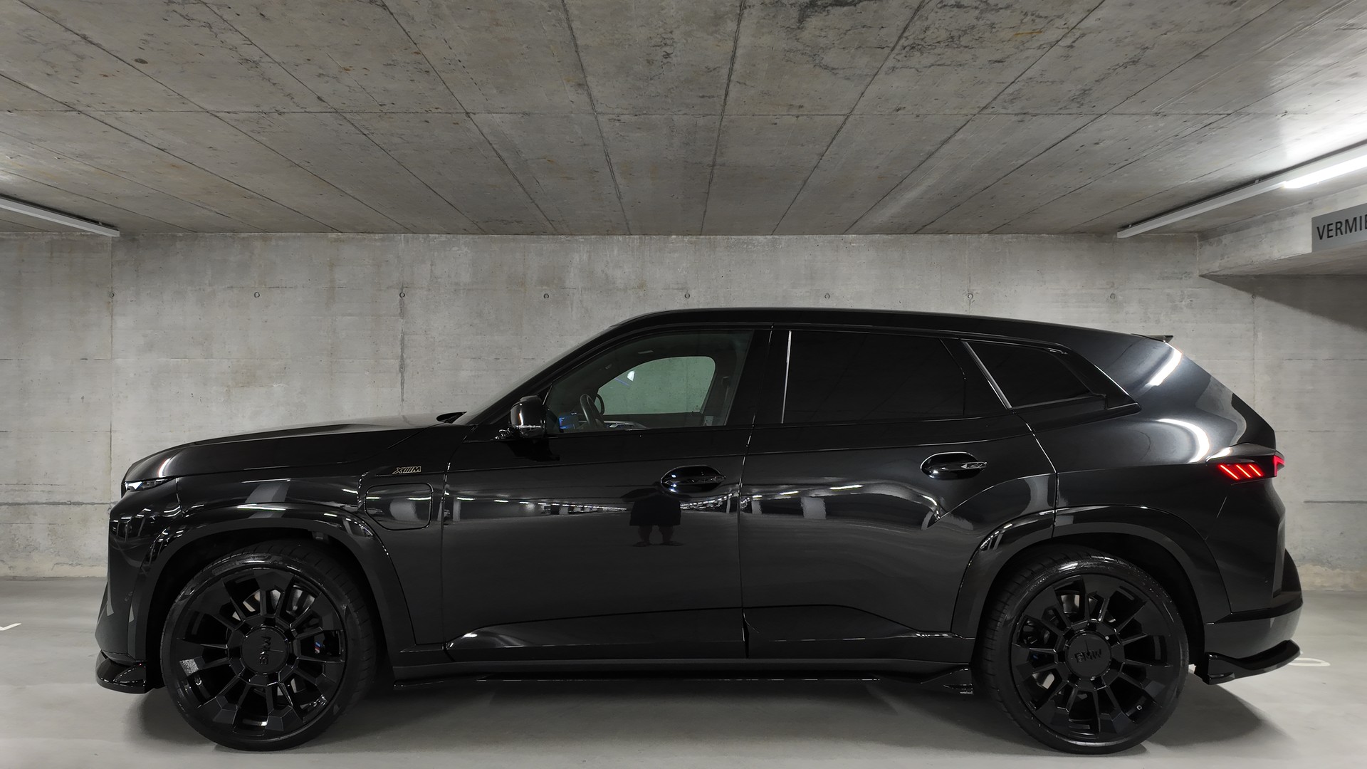 BMW XM xDrive PHEV Steptronic-image-2