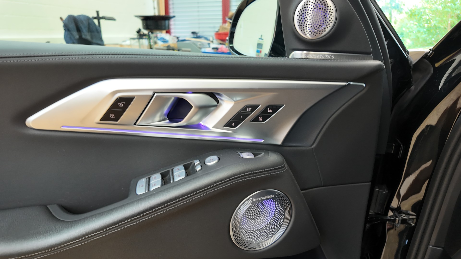BMW XM xDrive PHEV Steptronic-image-17