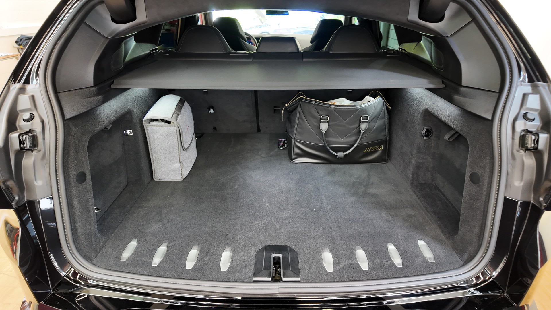 BMW XM xDrive PHEV Steptronic-image-24