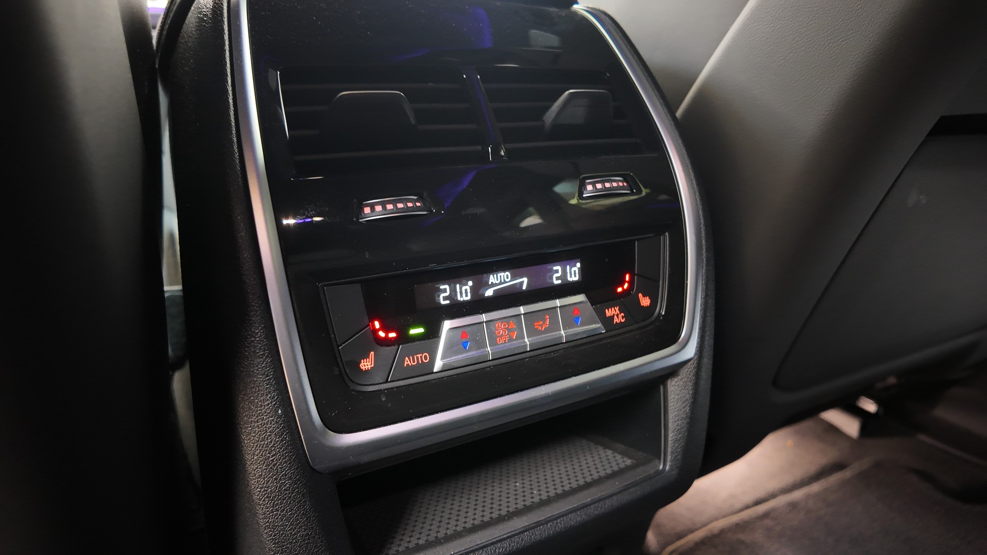 BMW XM xDrive PHEV Steptronic-image-23