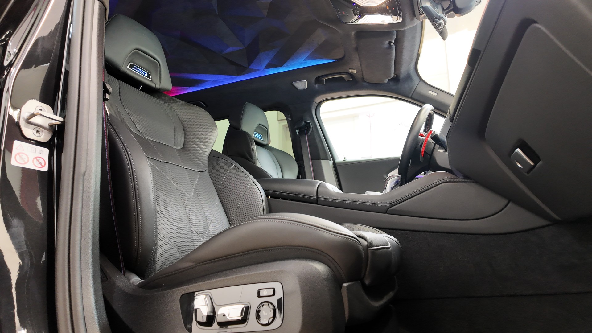 BMW XM xDrive PHEV Steptronic-image-15