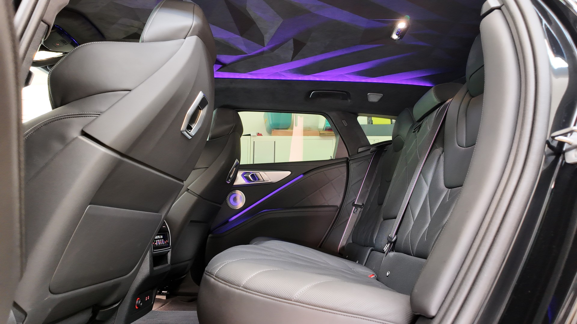 BMW XM xDrive PHEV Steptronic-image-22