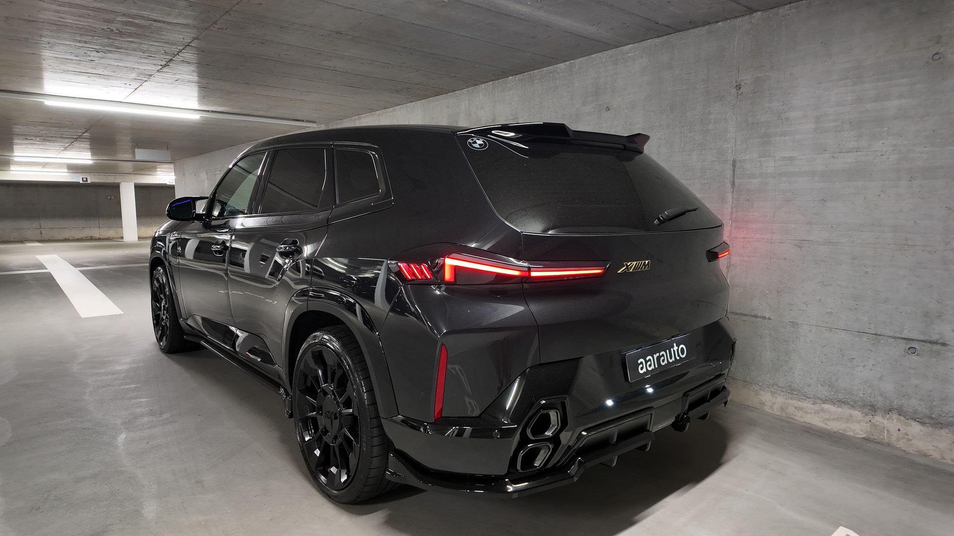 BMW XM xDrive PHEV Steptronic-image-1