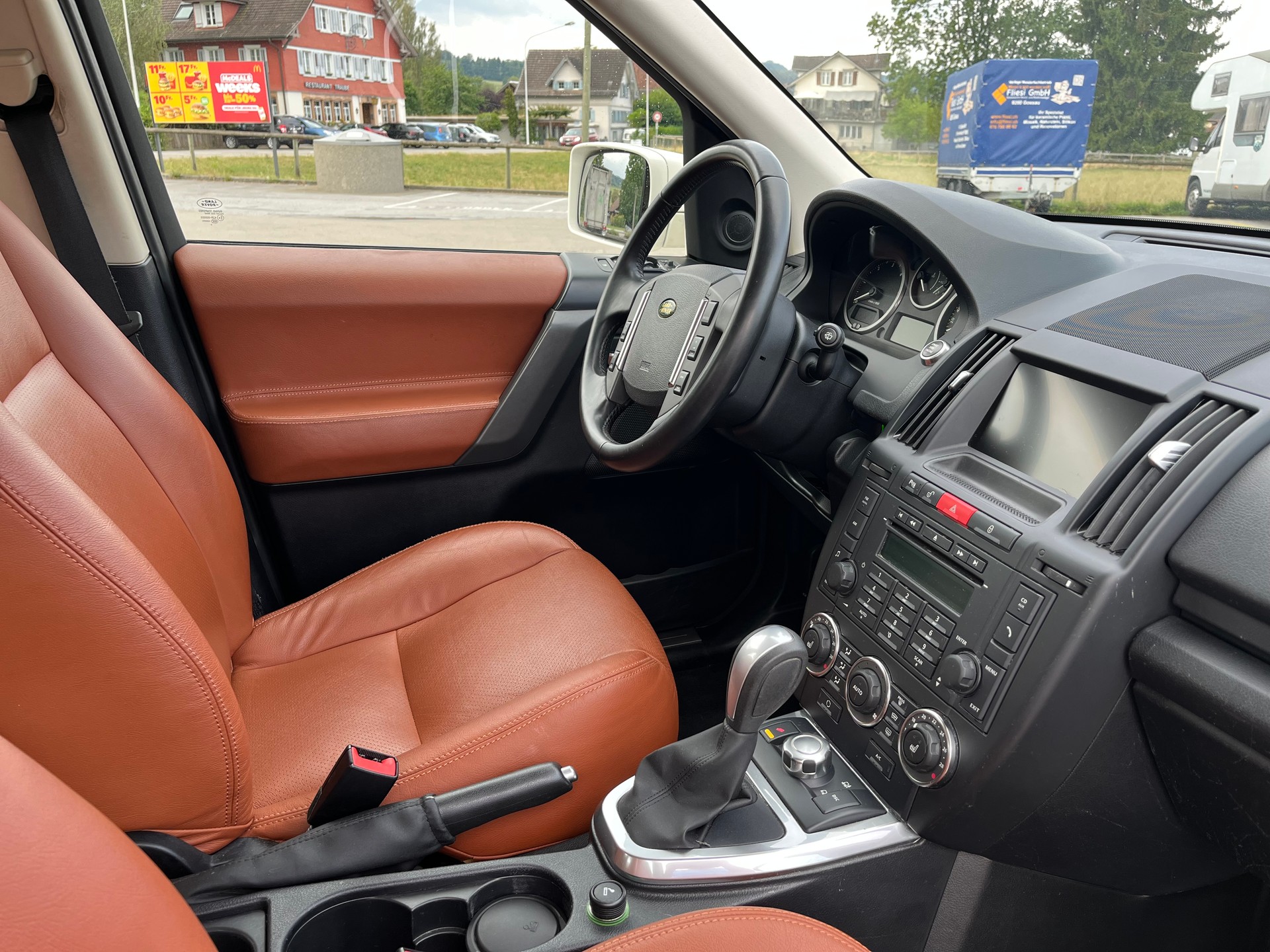LAND ROVER Sehr gepflegt mit braunen dunkel Automat-image-11