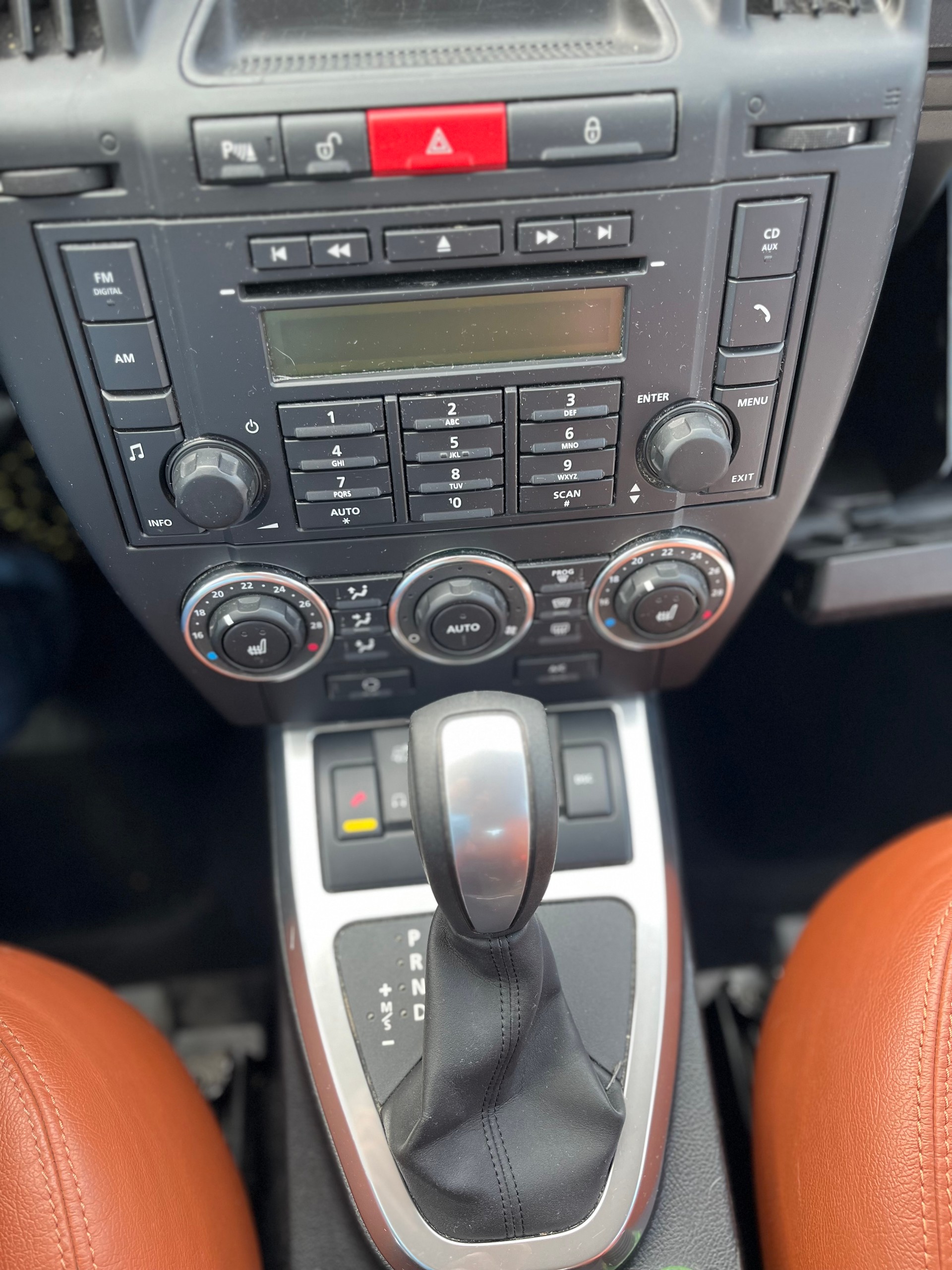 LAND ROVER Sehr gepflegt mit braunen dunkel Automat-image-14
