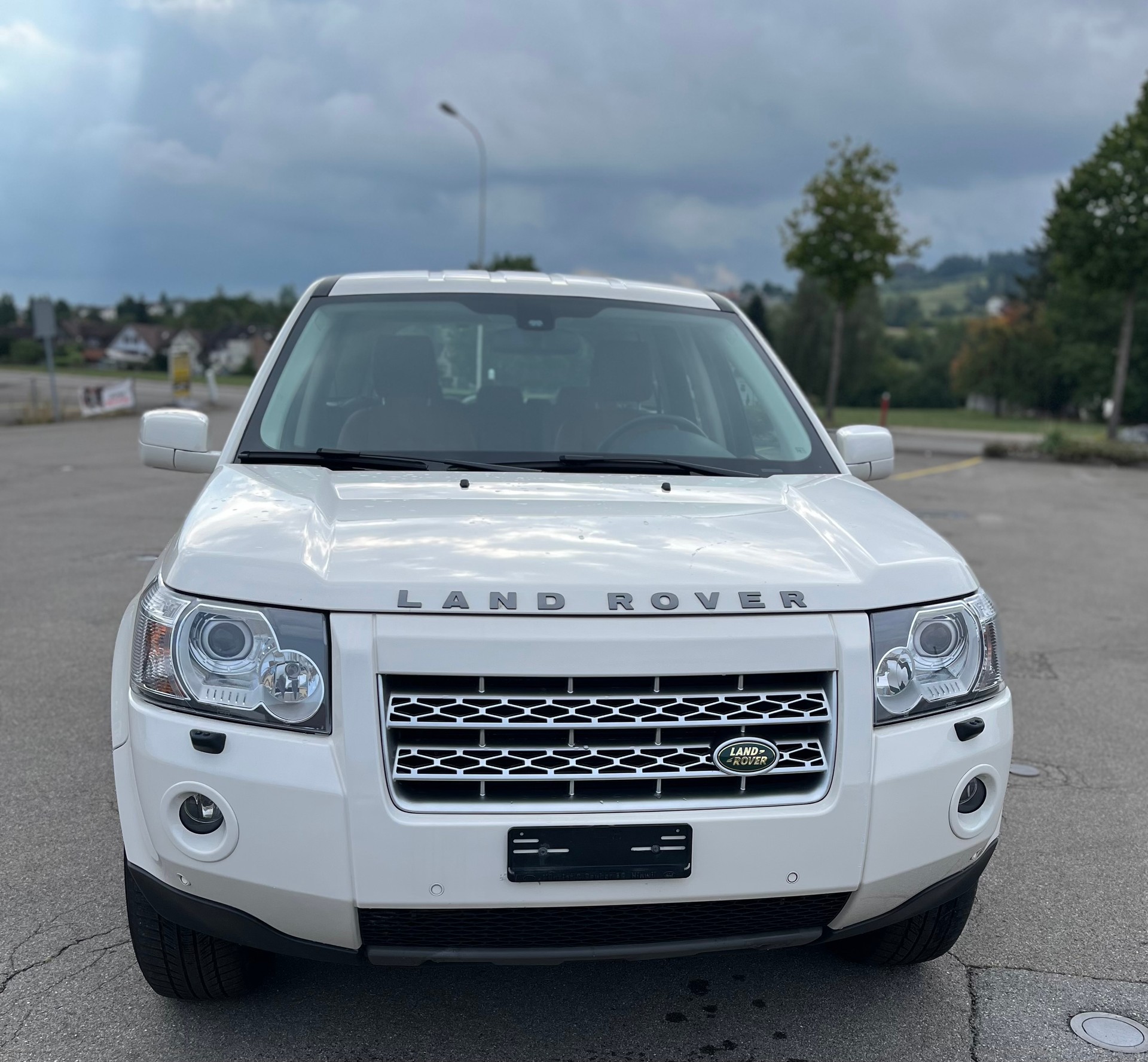 LAND ROVER Sehr gepflegt mit braunen dunkel Automat-image-6