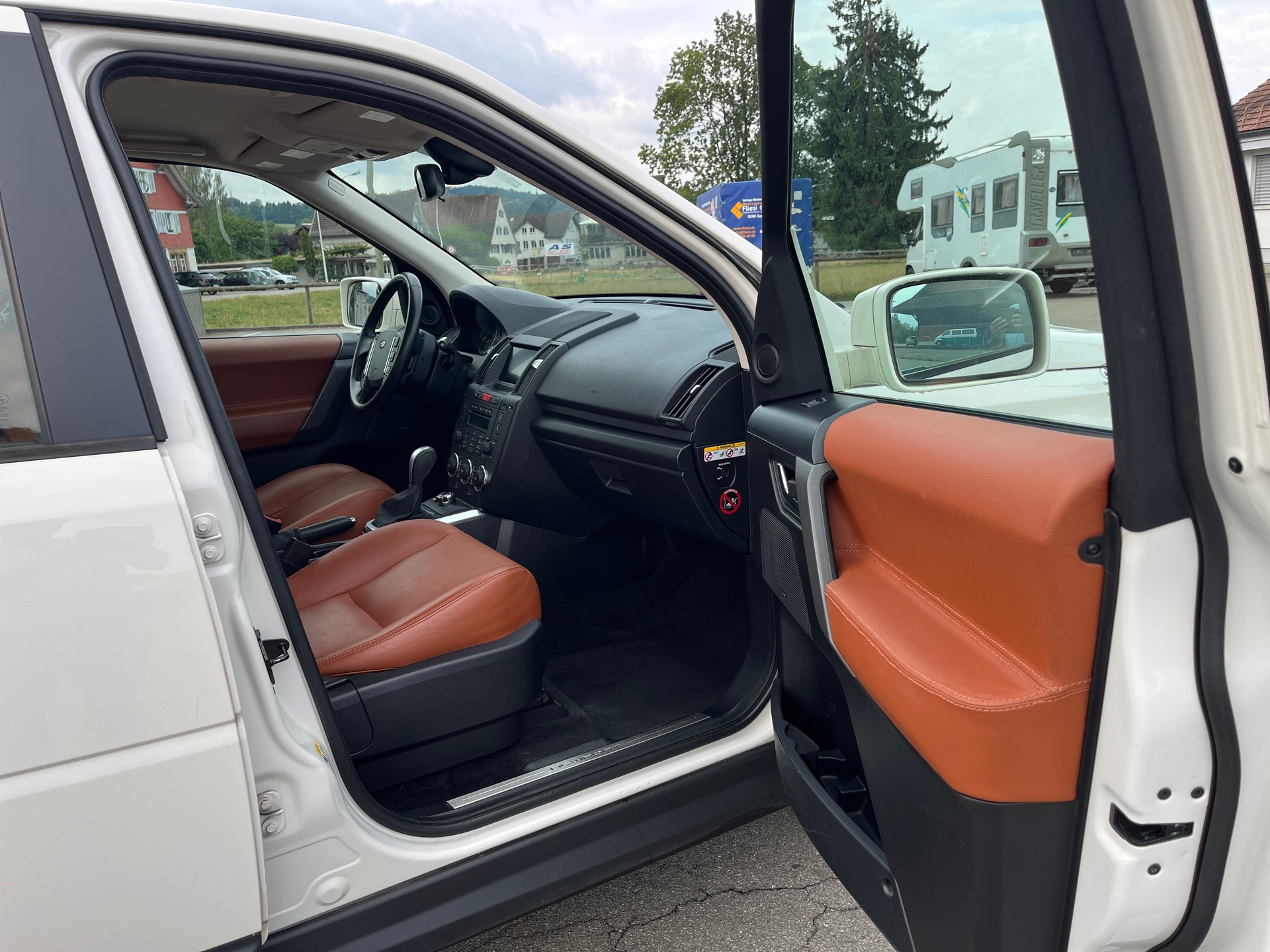LAND ROVER Sehr gepflegt mit braunen dunkel Automat-image-9