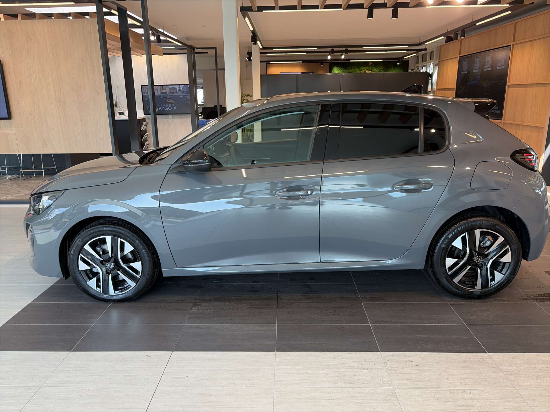 PEUGEOT 208 1.2 MHEV 110 Allure Automat-image-11