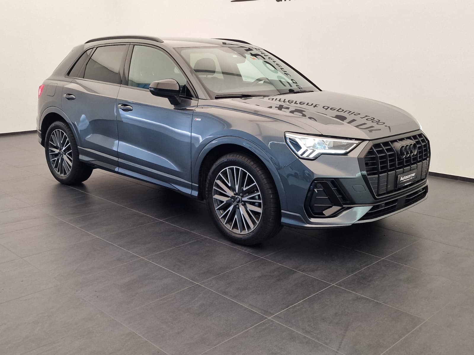 AUDI Q3 35 TFSI S line Attraction S-tronic-image-4