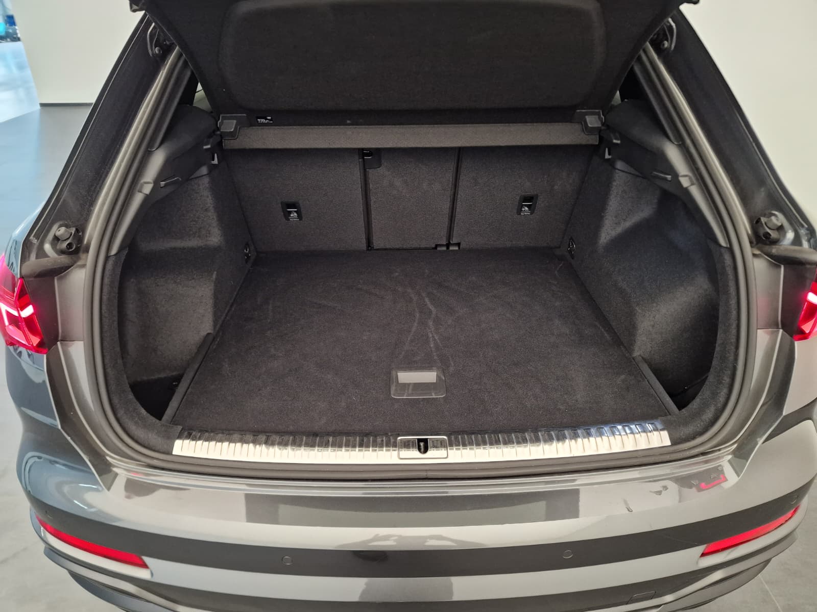 AUDI Q3 35 TFSI S line Attraction S-tronic-image-13