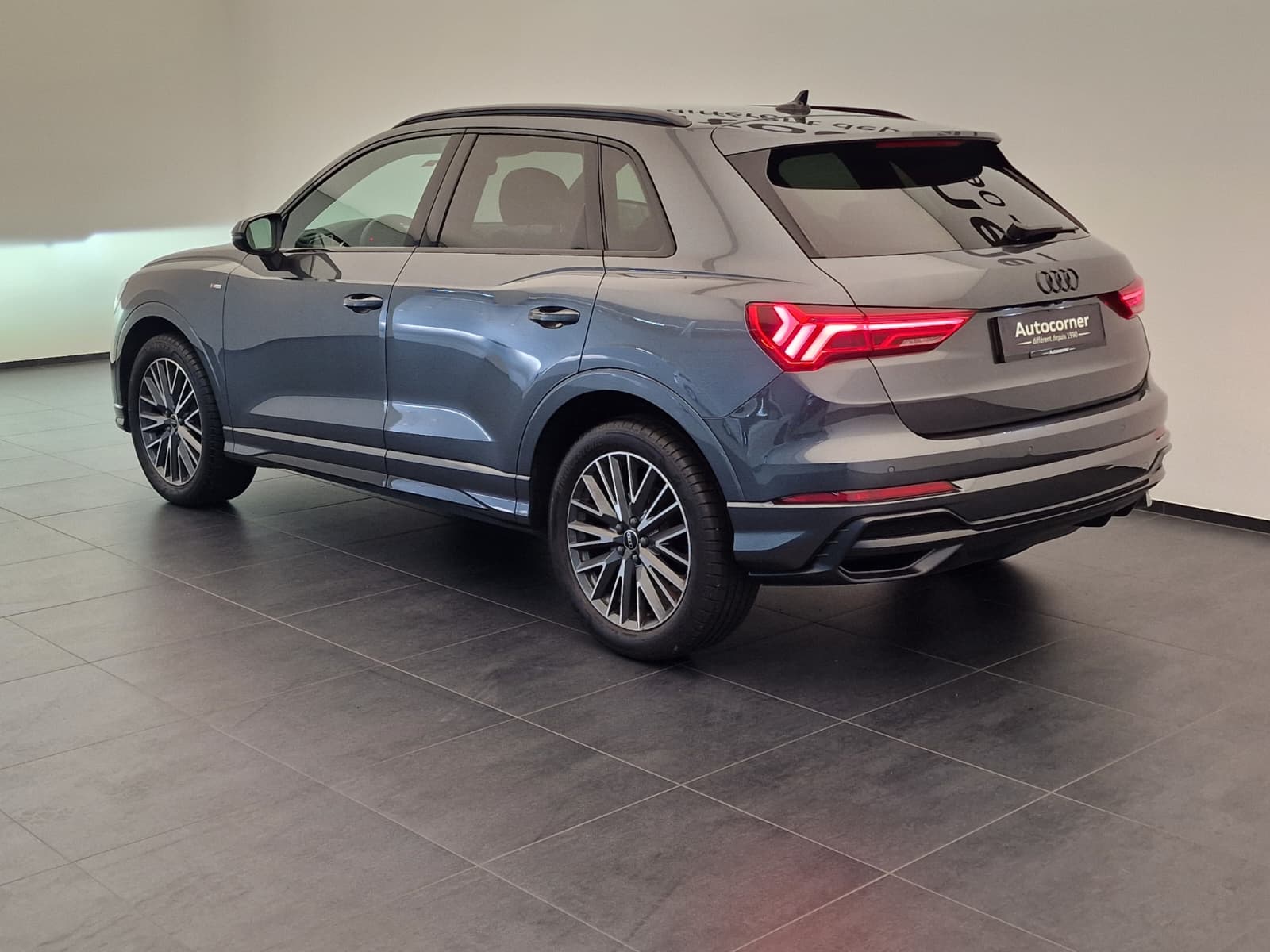 AUDI Q3 35 TFSI S line Attraction S-tronic-image-8