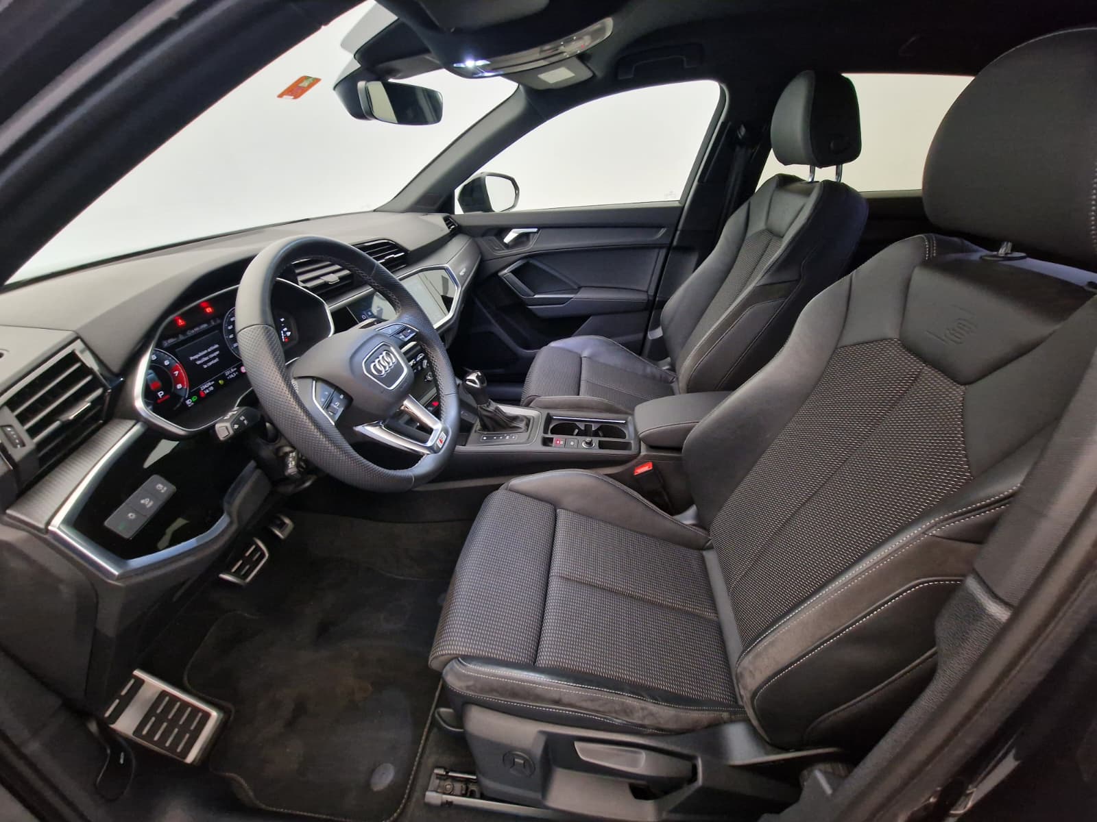AUDI Q3 35 TFSI S line Attraction S-tronic-image-11