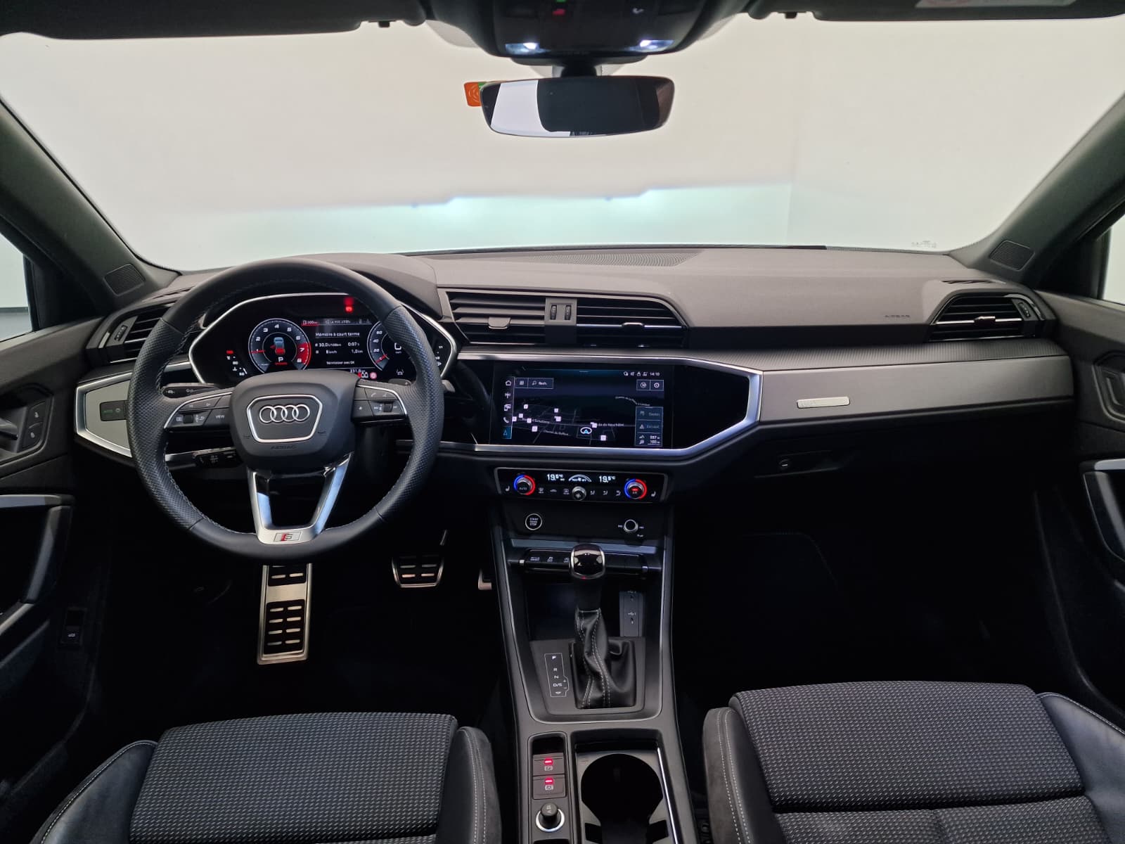 AUDI Q3 35 TFSI S line Attraction S-tronic-image-9
