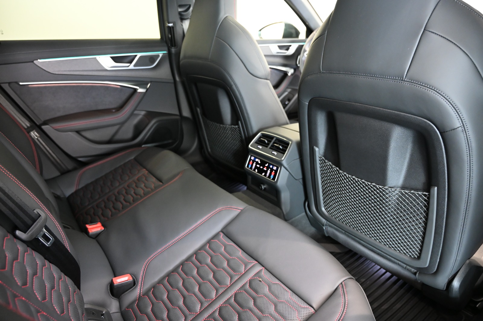 AUDI RS6 Avant 4.0 TFSI V8 Performance quattro-image-9