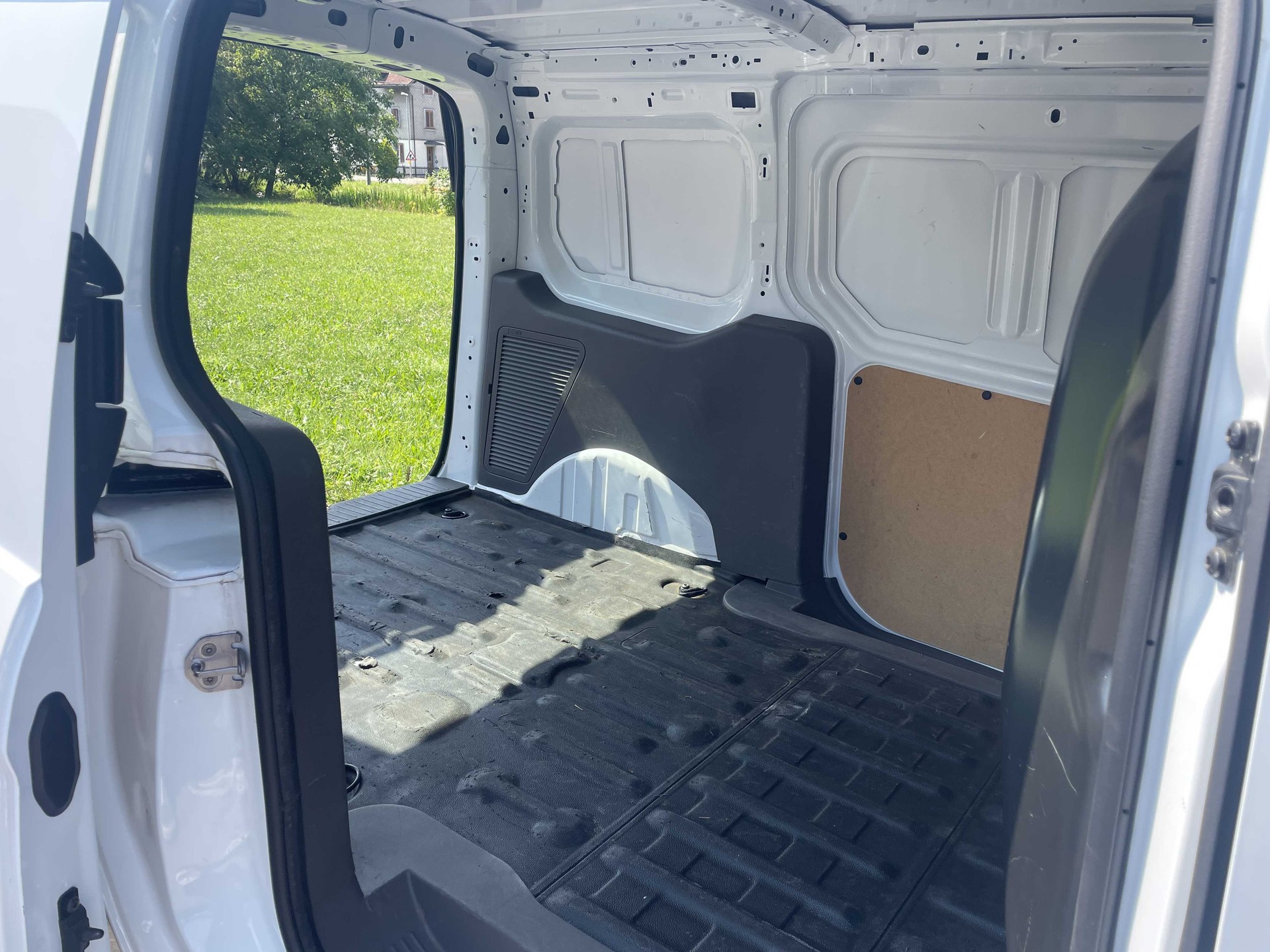 FORD Transit Connect Van 220 L2 1.0 EcoBoost 100PS Trend-image-12