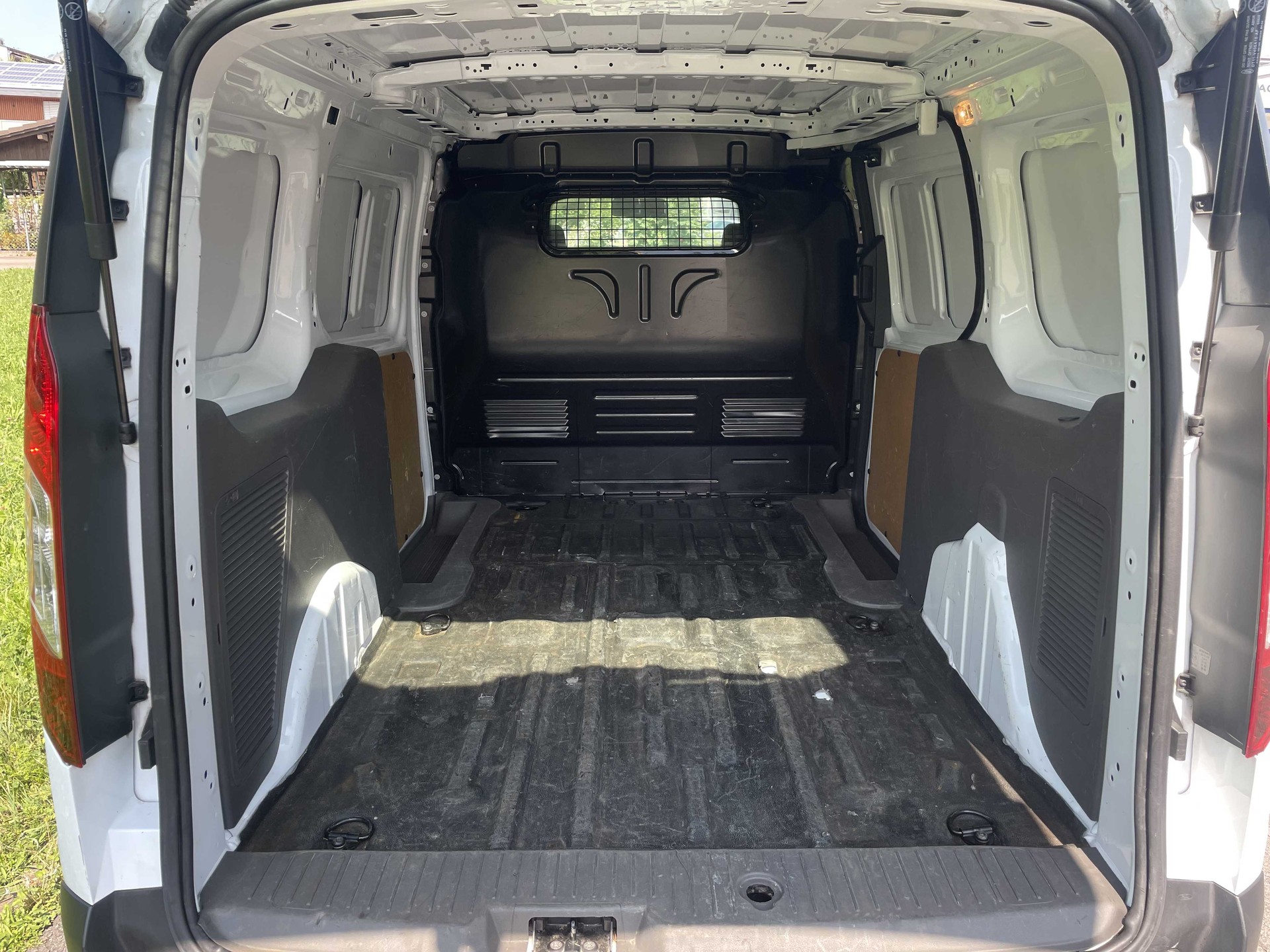FORD Transit Connect Van 220 L2 1.0 EcoBoost 100PS Trend-image-10