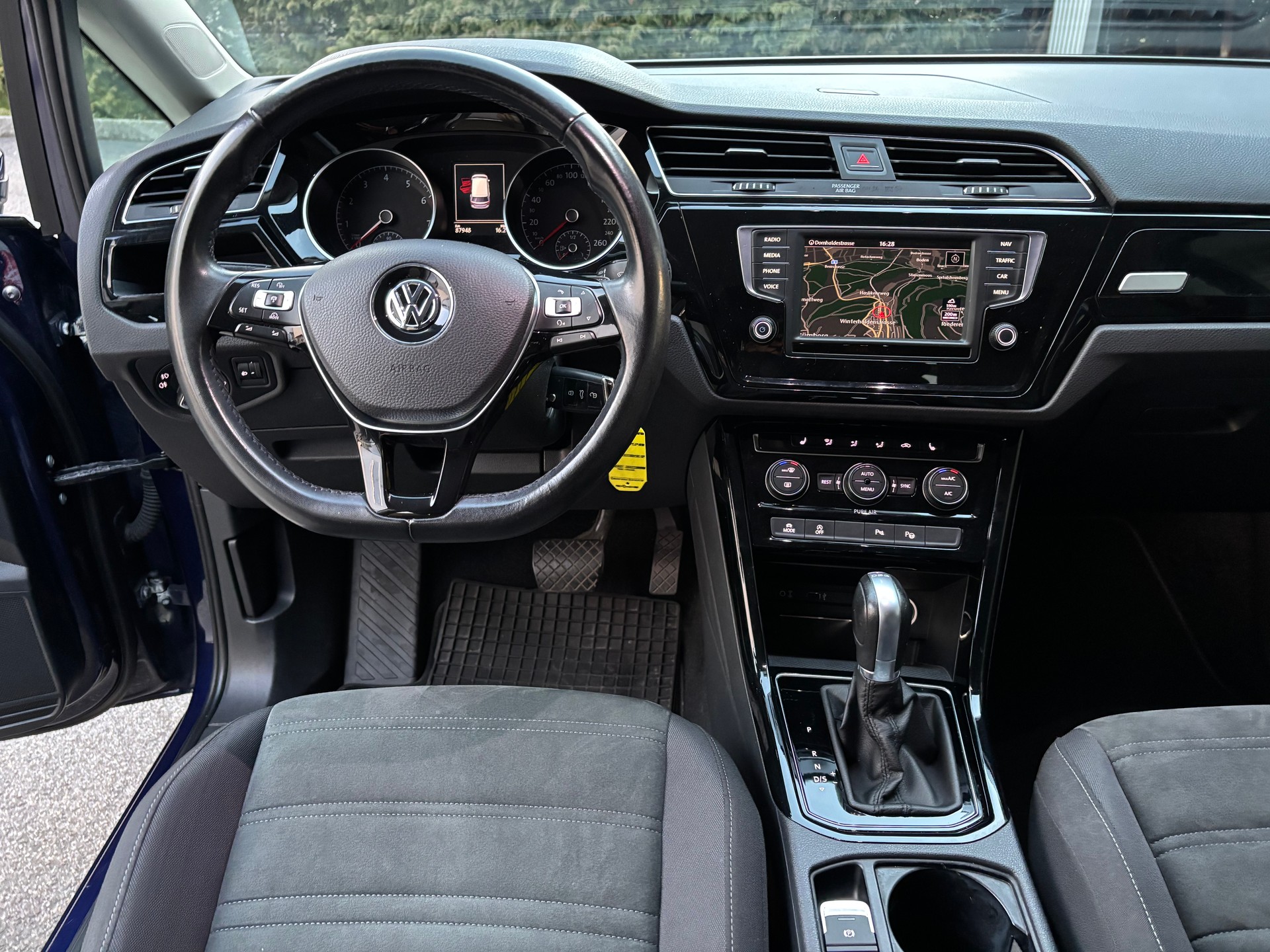 VW Touran 1.4 TSI BlueMotion Technology Highline DSG 7. Sitze-image-6