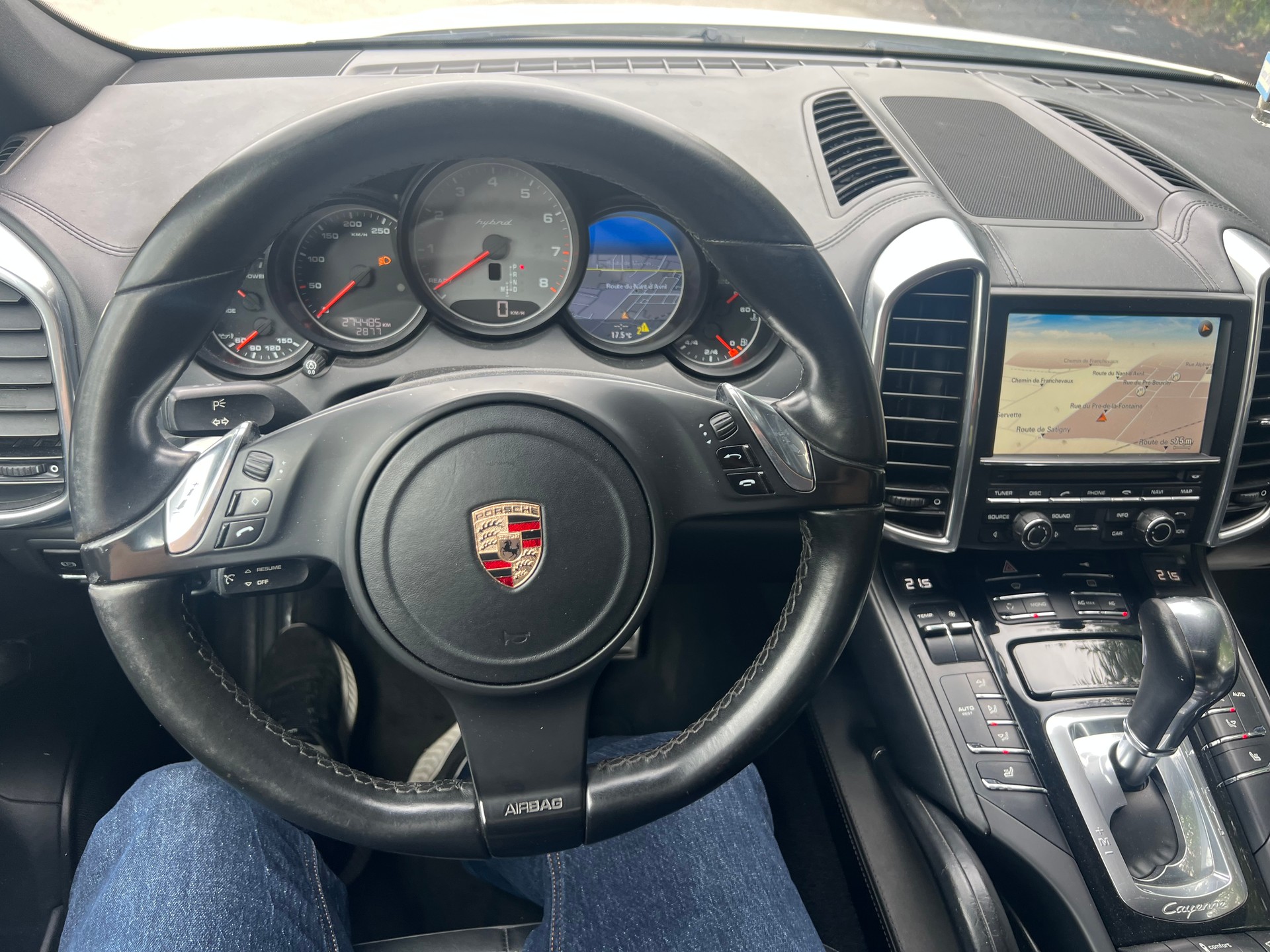 PORSCHE Cayenne S Hybrid-image-10