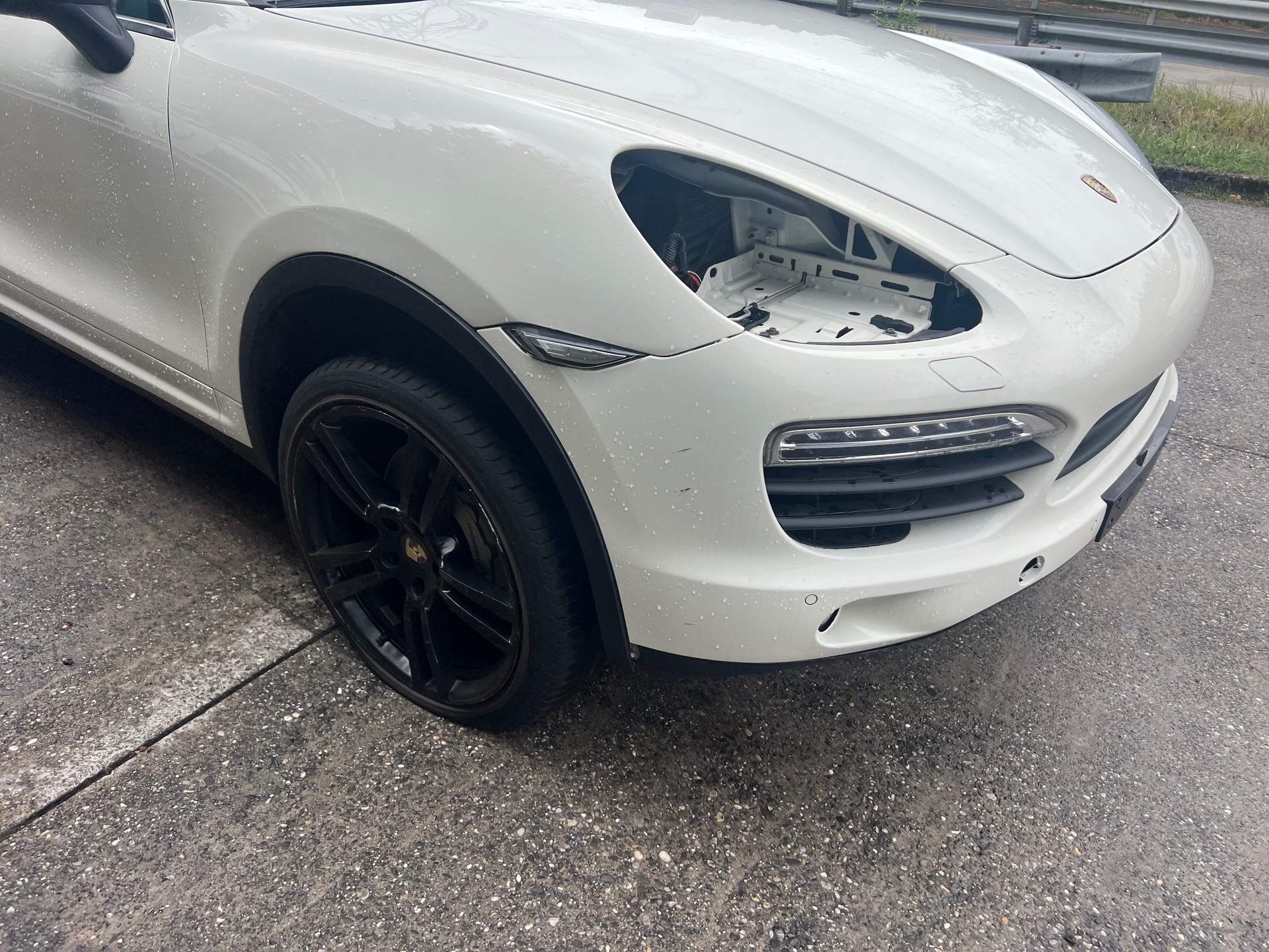PORSCHE Cayenne S Hybrid-image-7