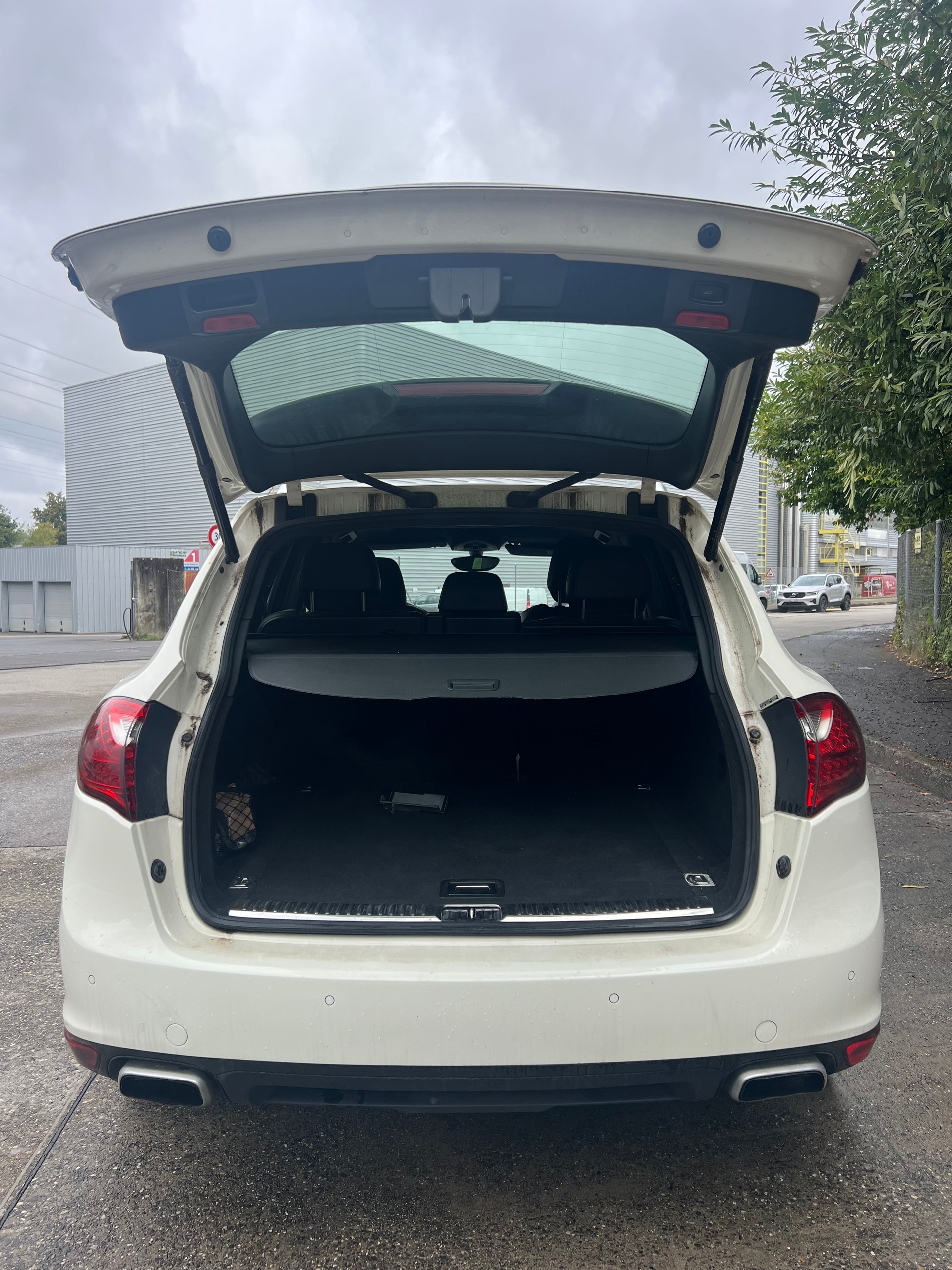 PORSCHE Cayenne S Hybrid-image-15