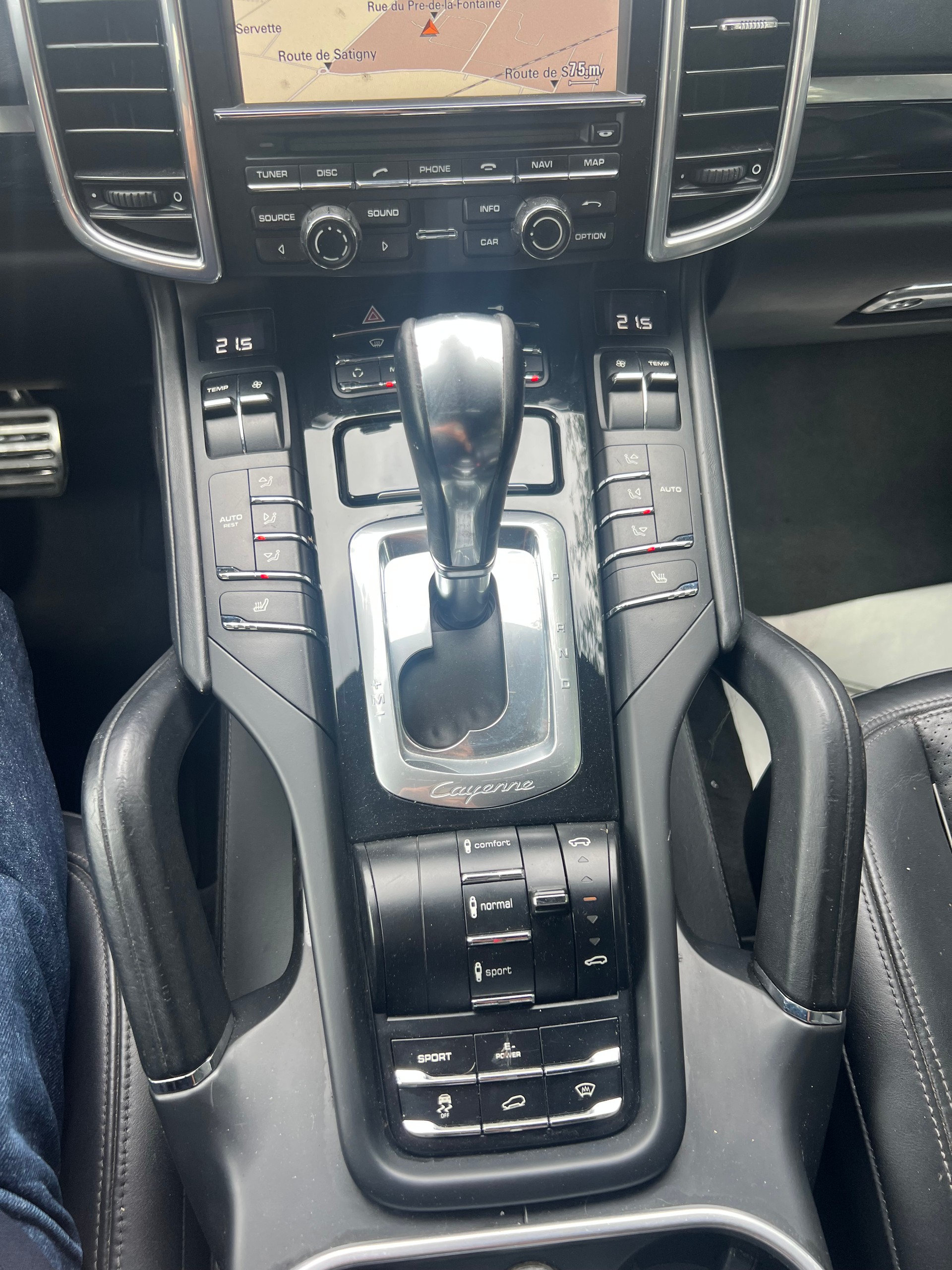 PORSCHE Cayenne S Hybrid-image-12
